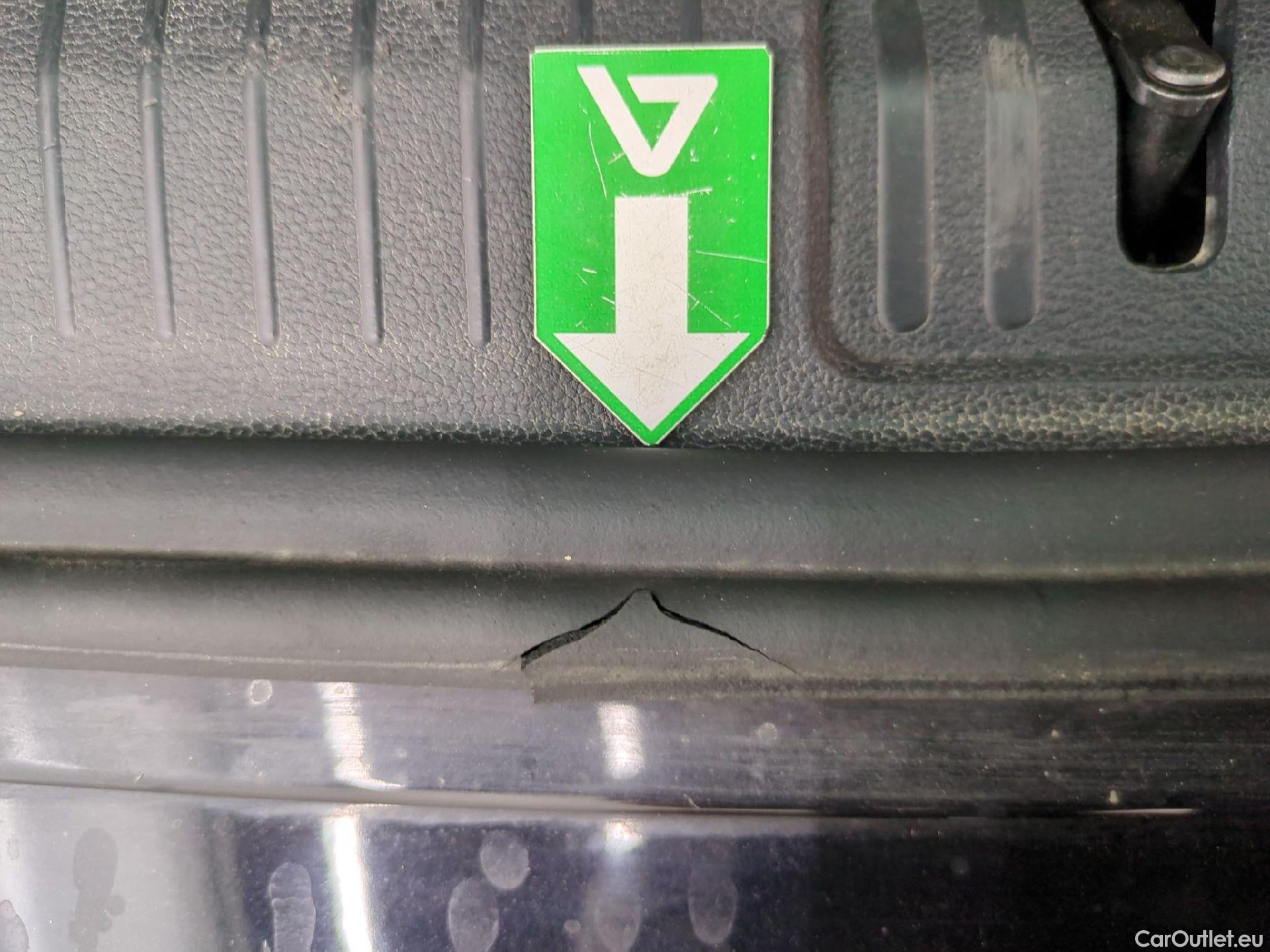  Volkswagen  Tiguan VOLKSWAGEN  / 2020 / 5P / SUV 1.4 eHybrid 245 DSG6 R-Line #4