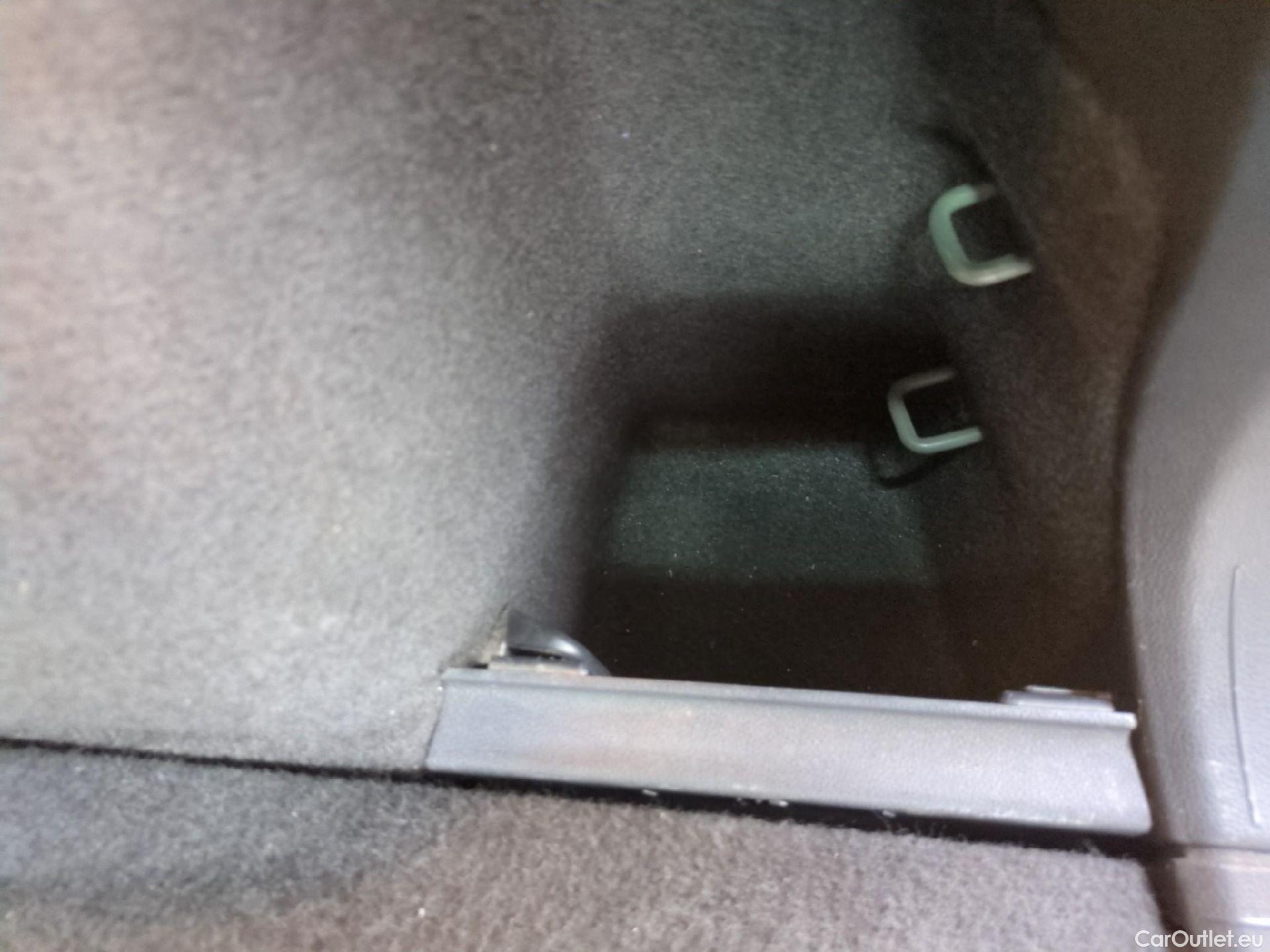  Volkswagen  Tiguan VOLKSWAGEN  / 2020 / 5P / SUV 1.4 eHybrid 245 DSG6 R-Line #9