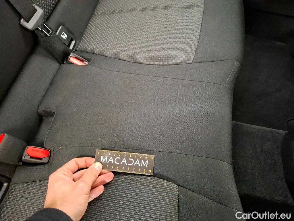  Bmw  Serie 1 BMW Série 1 / 2019 / 5P / Berline 116i Business Design #4