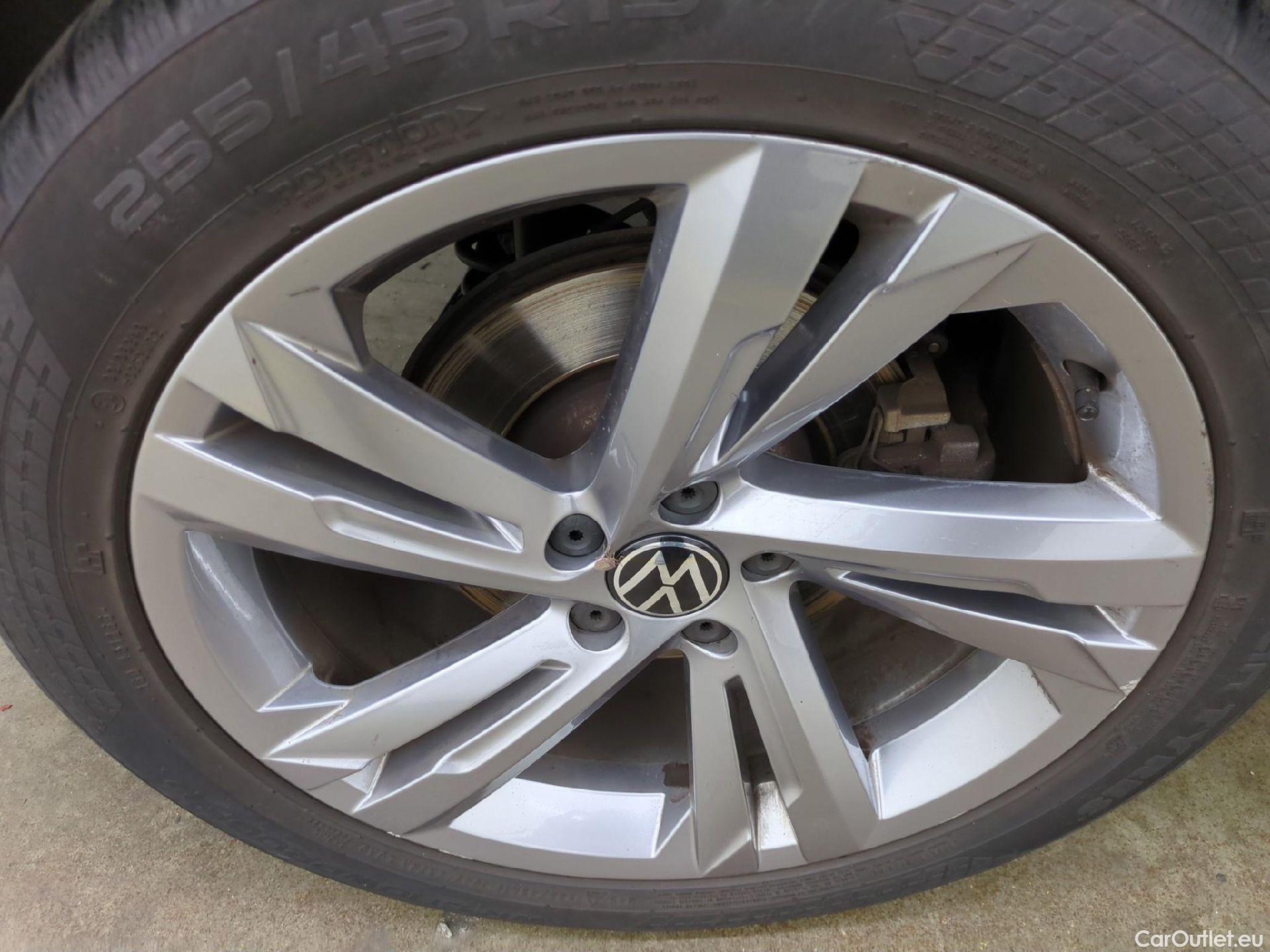  Volkswagen  Tiguan VOLKSWAGEN  / 2020 / 5P / SUV 1.4 eHybrid 245 DSG6 R-Line #31