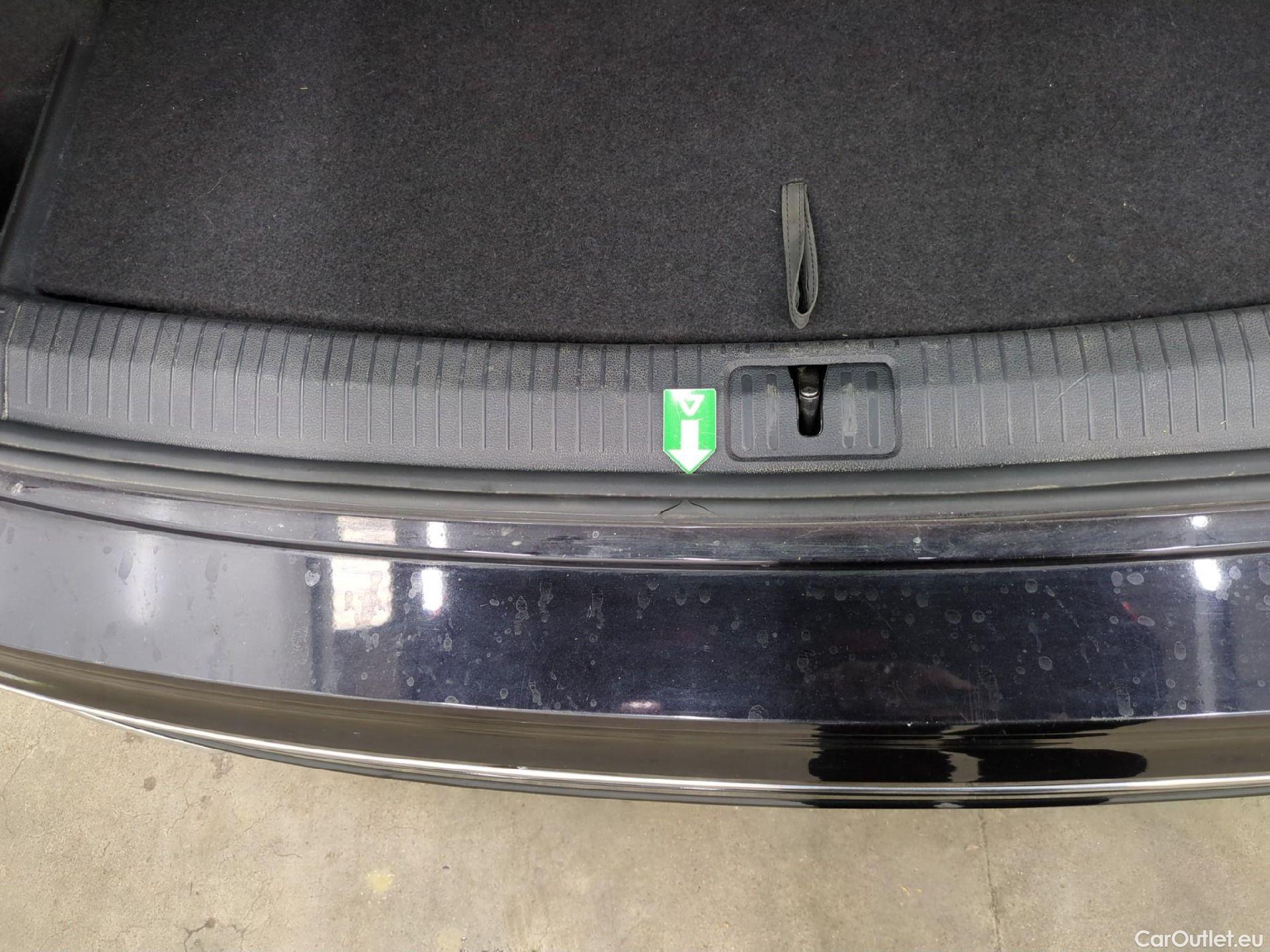  Volkswagen  Tiguan VOLKSWAGEN  / 2020 / 5P / SUV 1.4 eHybrid 245 DSG6 R-Line #3