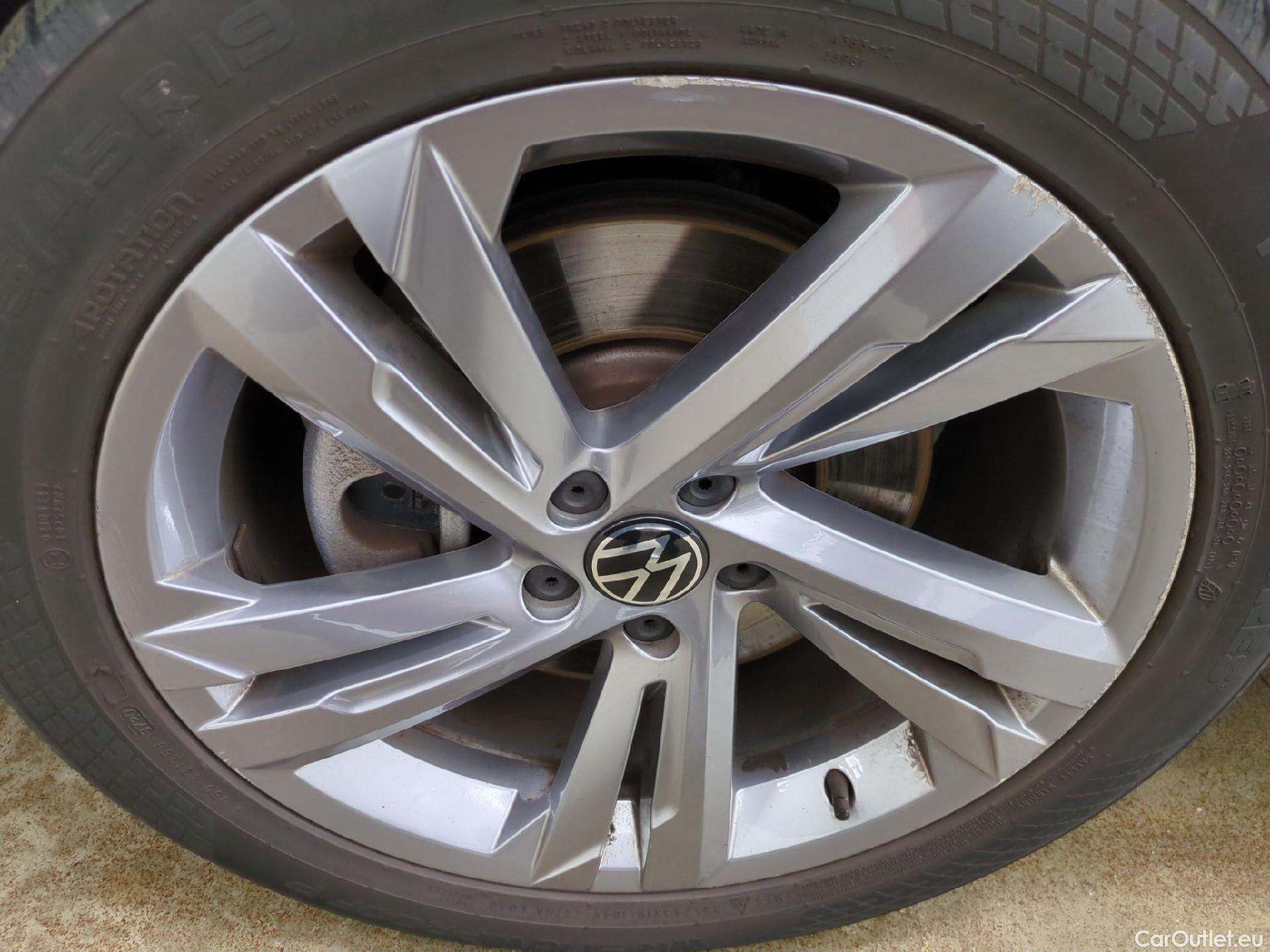  Volkswagen  Tiguan VOLKSWAGEN  / 2020 / 5P / SUV 1.4 eHybrid 245 DSG6 R-Line #24