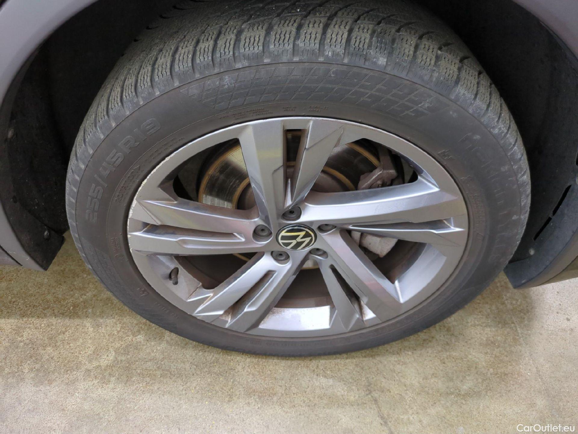  Volkswagen  Tiguan VOLKSWAGEN  / 2020 / 5P / SUV 1.4 eHybrid 245 DSG6 R-Line #11