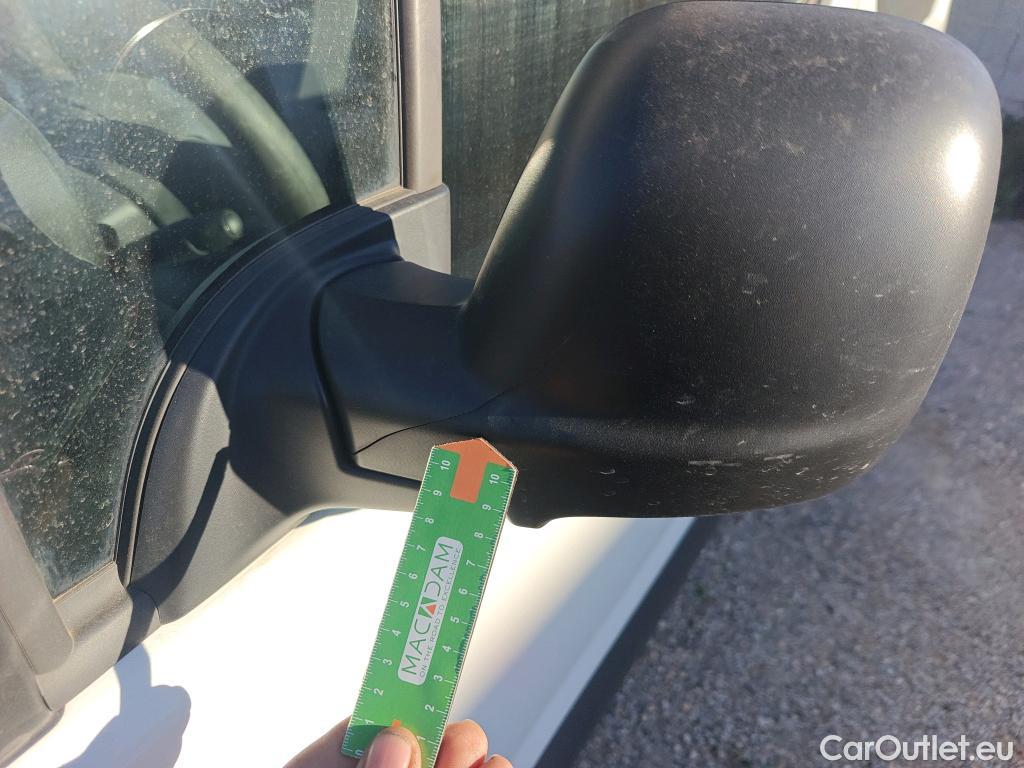  Citroen  Berlingo CITROEN  / 2018 / 4P / combi Talla M BlueHDi 100 S&S LIVE (AC) #25