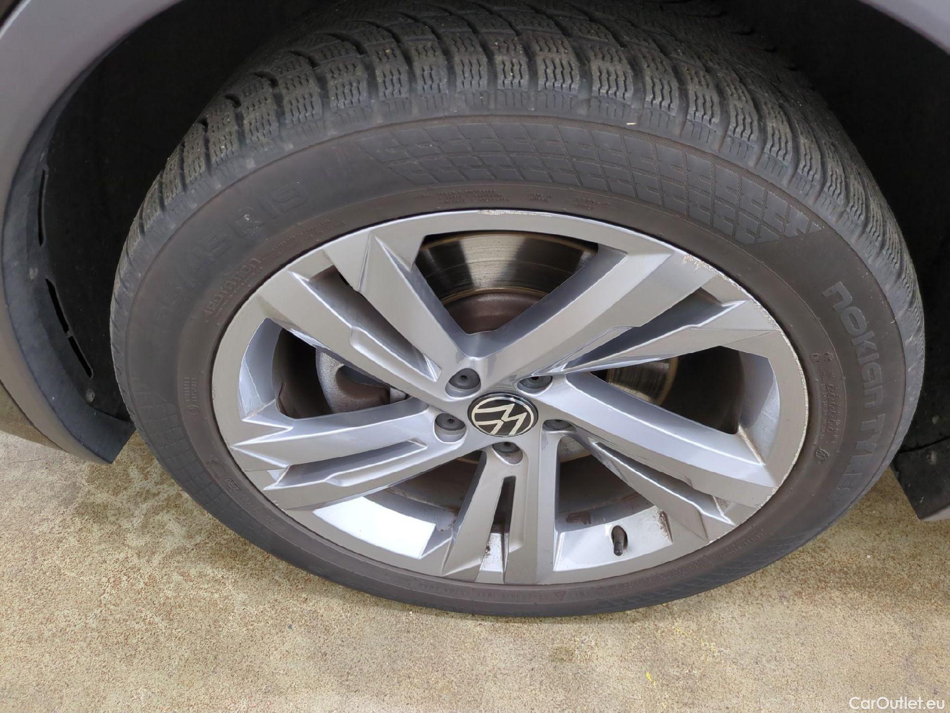  Volkswagen  Tiguan VOLKSWAGEN  / 2020 / 5P / SUV 1.4 eHybrid 245 DSG6 R-Line #17