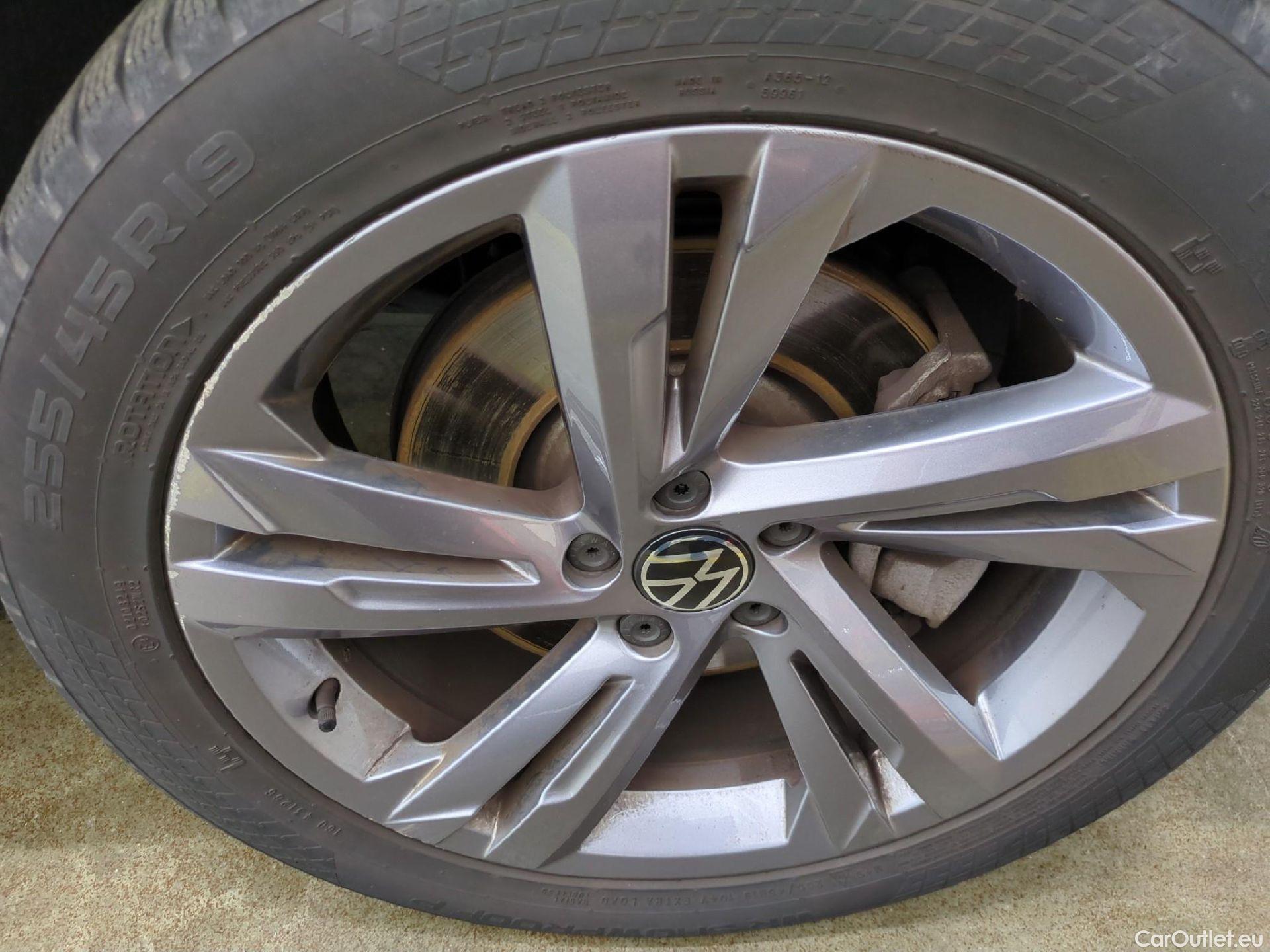  Volkswagen  Tiguan VOLKSWAGEN  / 2020 / 5P / SUV 1.4 eHybrid 245 DSG6 R-Line #12