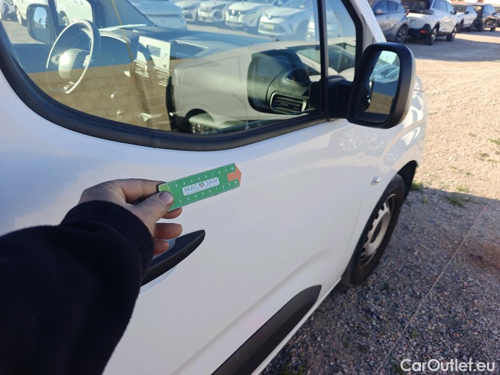  Citroen  Berlingo CITROEN  / 2018 / 4P / combi Talla M BlueHDi 100 S&S LIVE (AC) #12