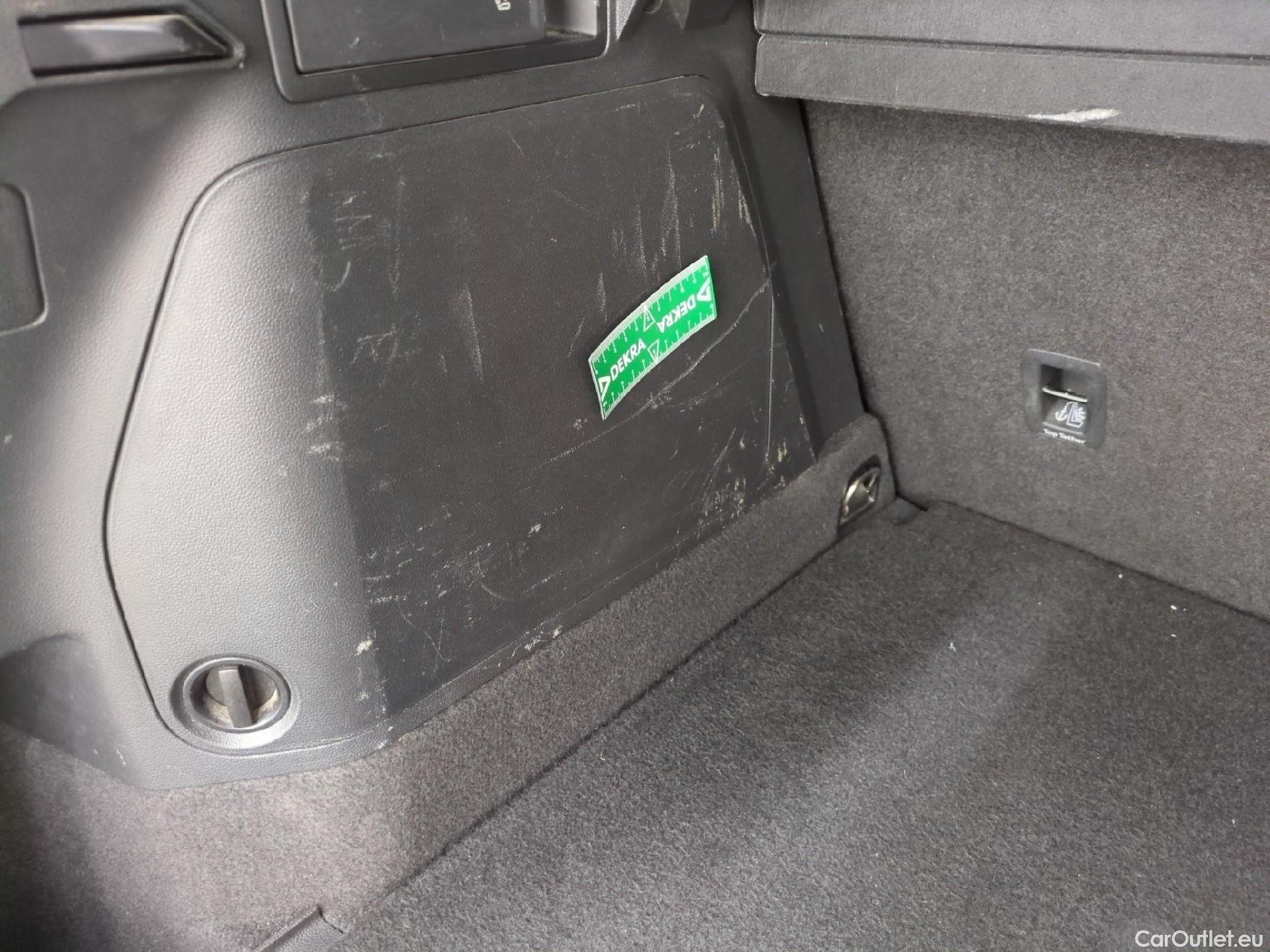  Volkswagen  Tiguan VOLKSWAGEN  / 2020 / 5P / SUV 1.4 eHybrid 245 DSG6 R-Line #5