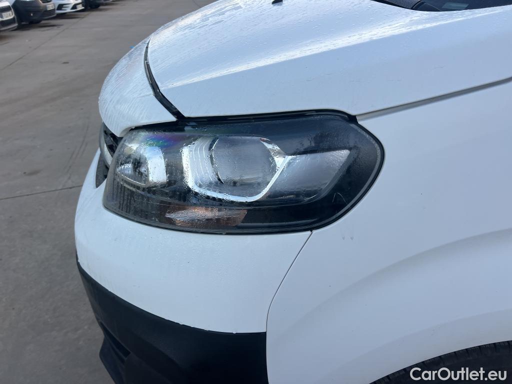  Opel  Vivaro OPEL  / 2019 / 4P / combi 1.5 Diésel 88kW (120CV) L Std Express #30