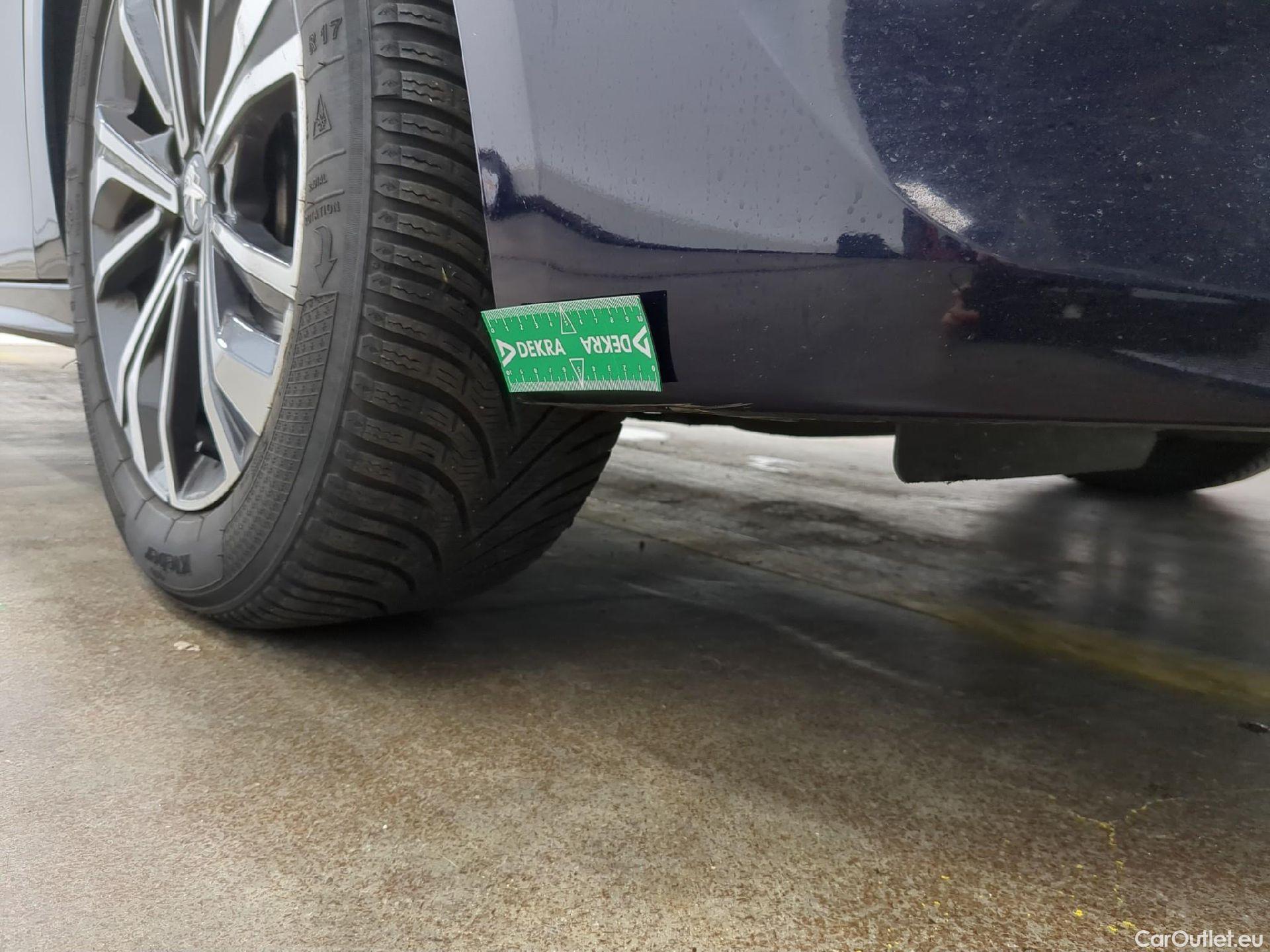  Peugeot  508 PEUGEOT  SW / 2018 / 5P / Break BlueHDi 130 S&S EAT8 Allure Pack #17