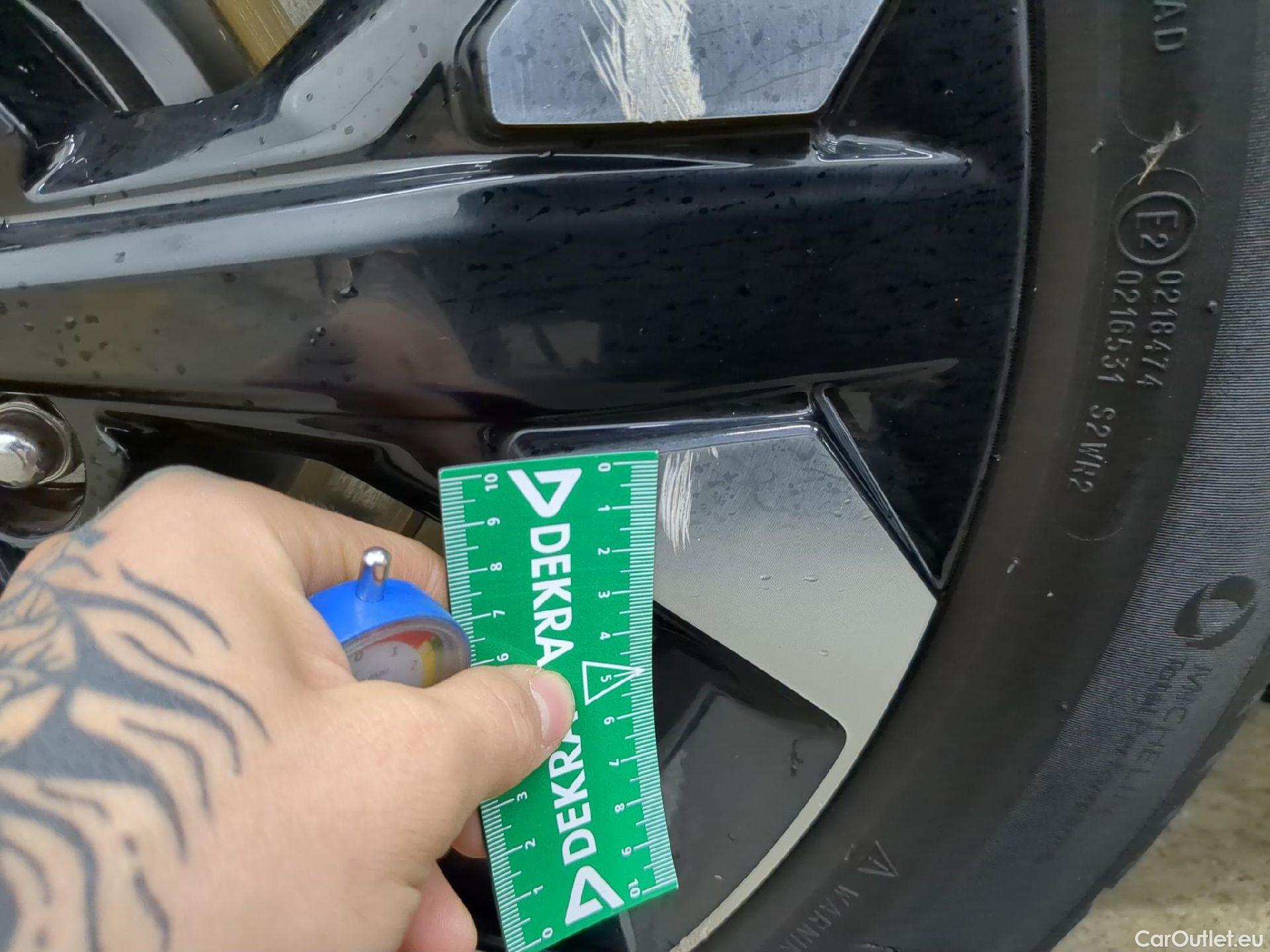  KIA  Sportage KIA  / 2021 / 5P / SUV 1.6 T-GDI 265 PHEV AUTO 4WD DESIGN #9