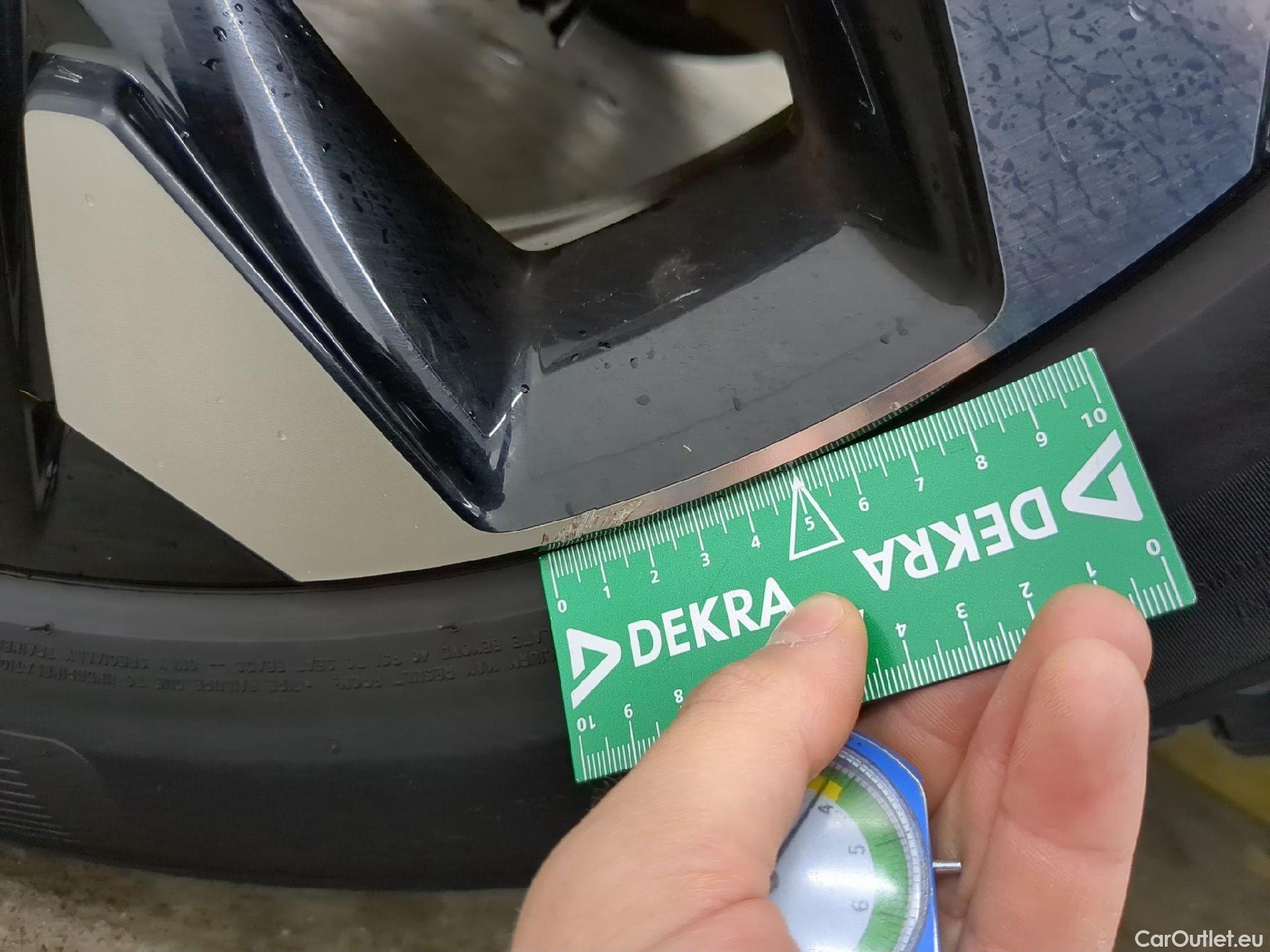  KIA  Sportage KIA  / 2021 / 5P / SUV 1.6 T-GDI 265 PHEV AUTO 4WD DESIGN #5