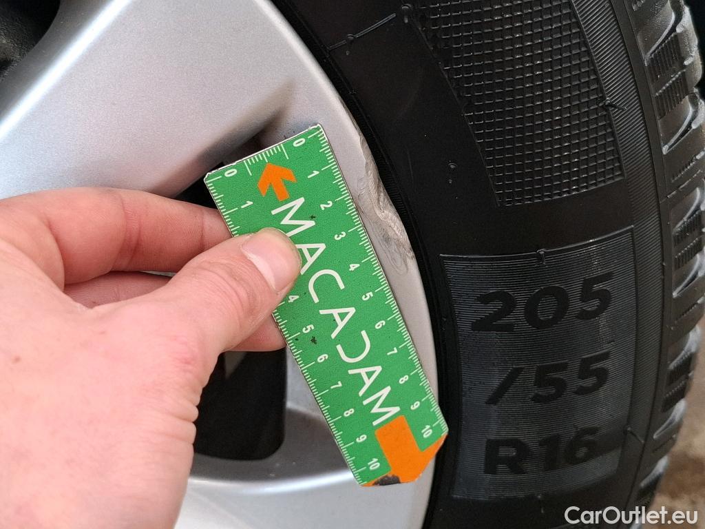  Toyota  Corolla TOYOTA  / 2018 / 5P / Berline Hybride 122h Dynamic Business Stage Acad #38