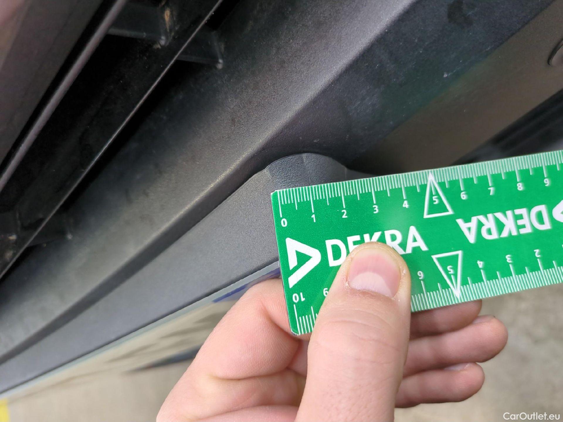  Toyota  C-HR TOYOTA  / 2016 / 5P / SUV 2.0 HYBRIDE 184 DISTINCTIVE #39