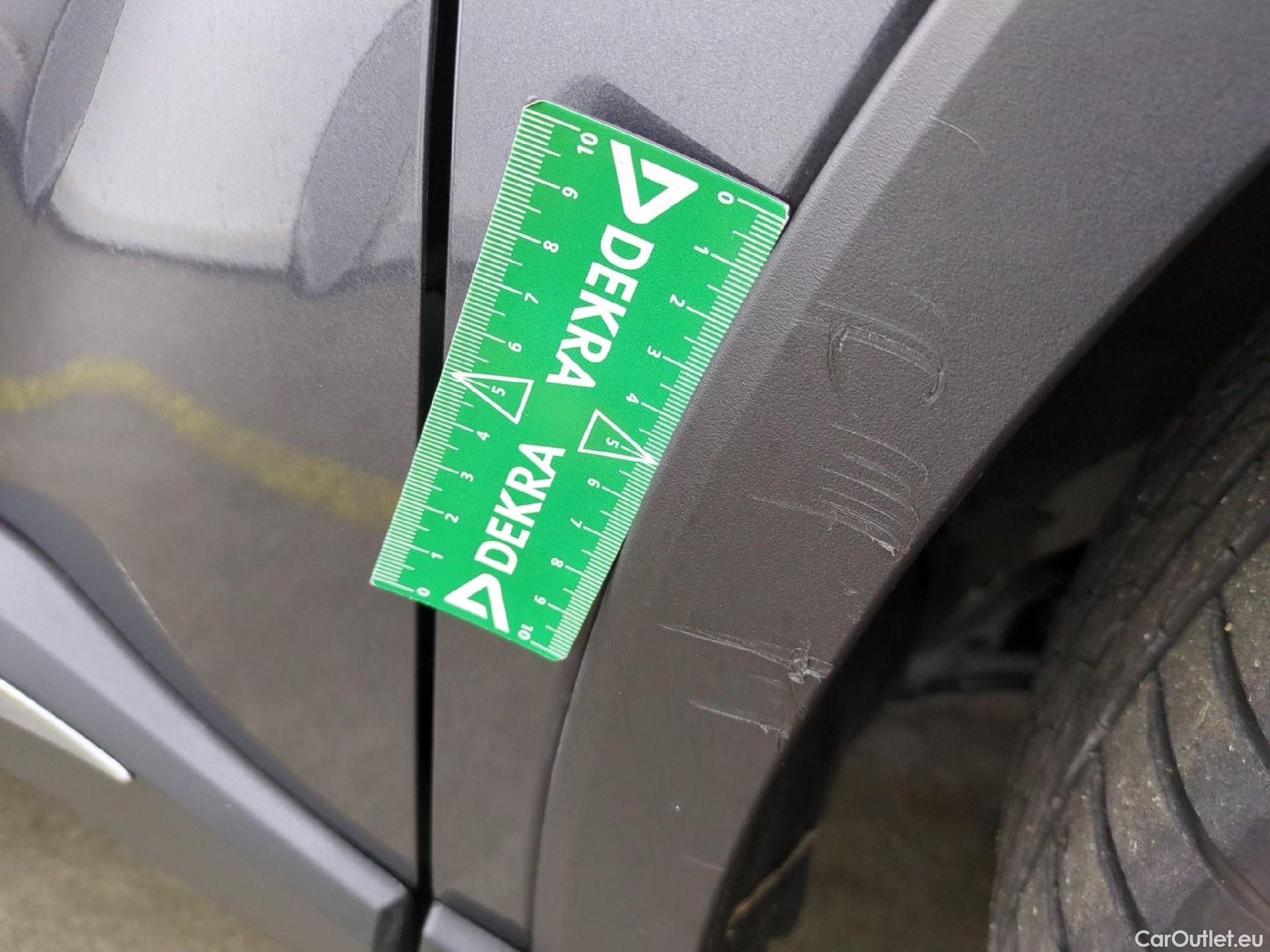  Toyota  C-HR TOYOTA  / 2016 / 5P / SUV 2.0 HYBRIDE 184 DISTINCTIVE #7