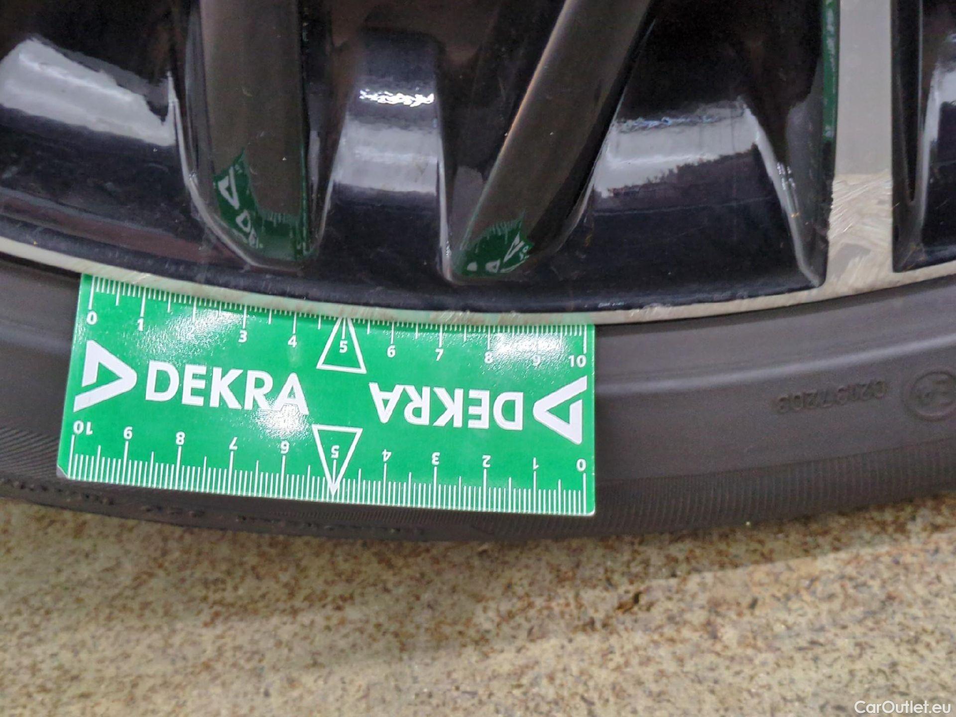  Toyota  C-HR TOYOTA  / 2016 / 5P / SUV 2.0 HYBRIDE 184 DISTINCTIVE #10