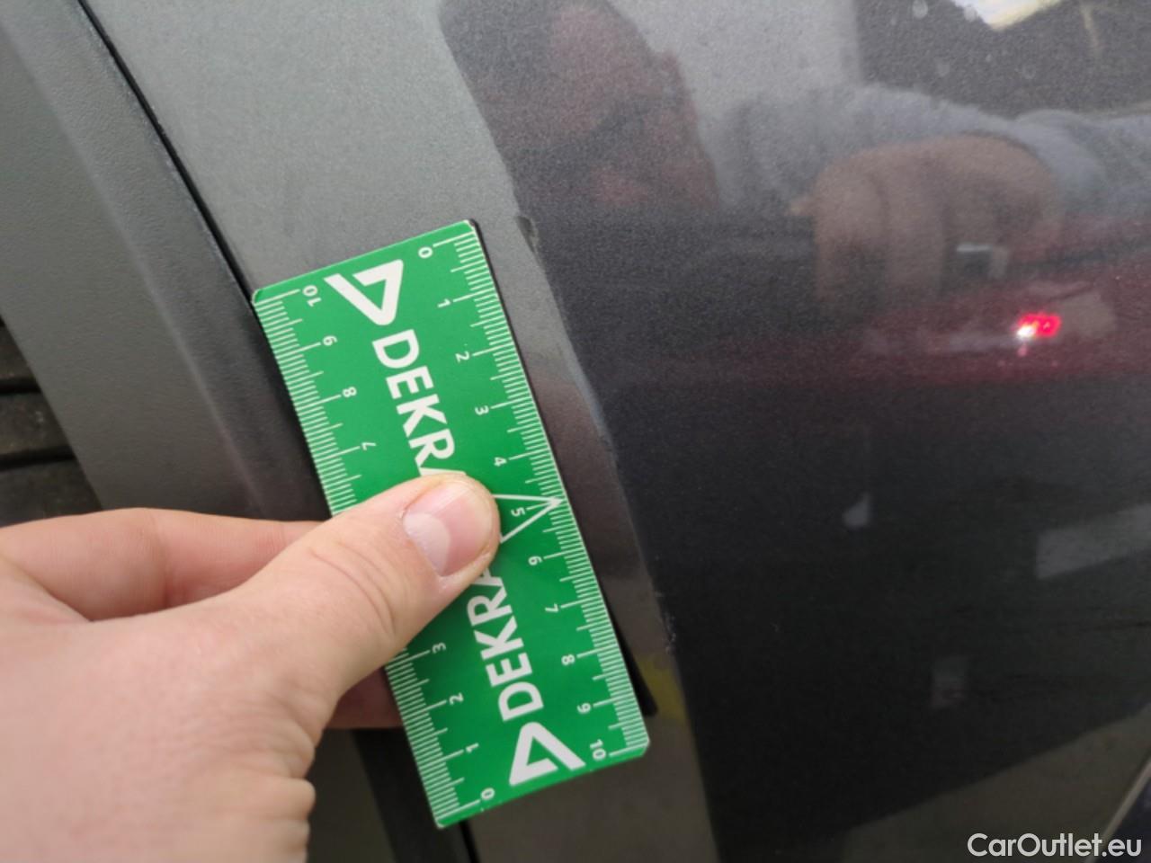  Toyota  C-HR TOYOTA  / 2016 / 5P / SUV 2.0 HYBRIDE 184 DISTINCTIVE #33