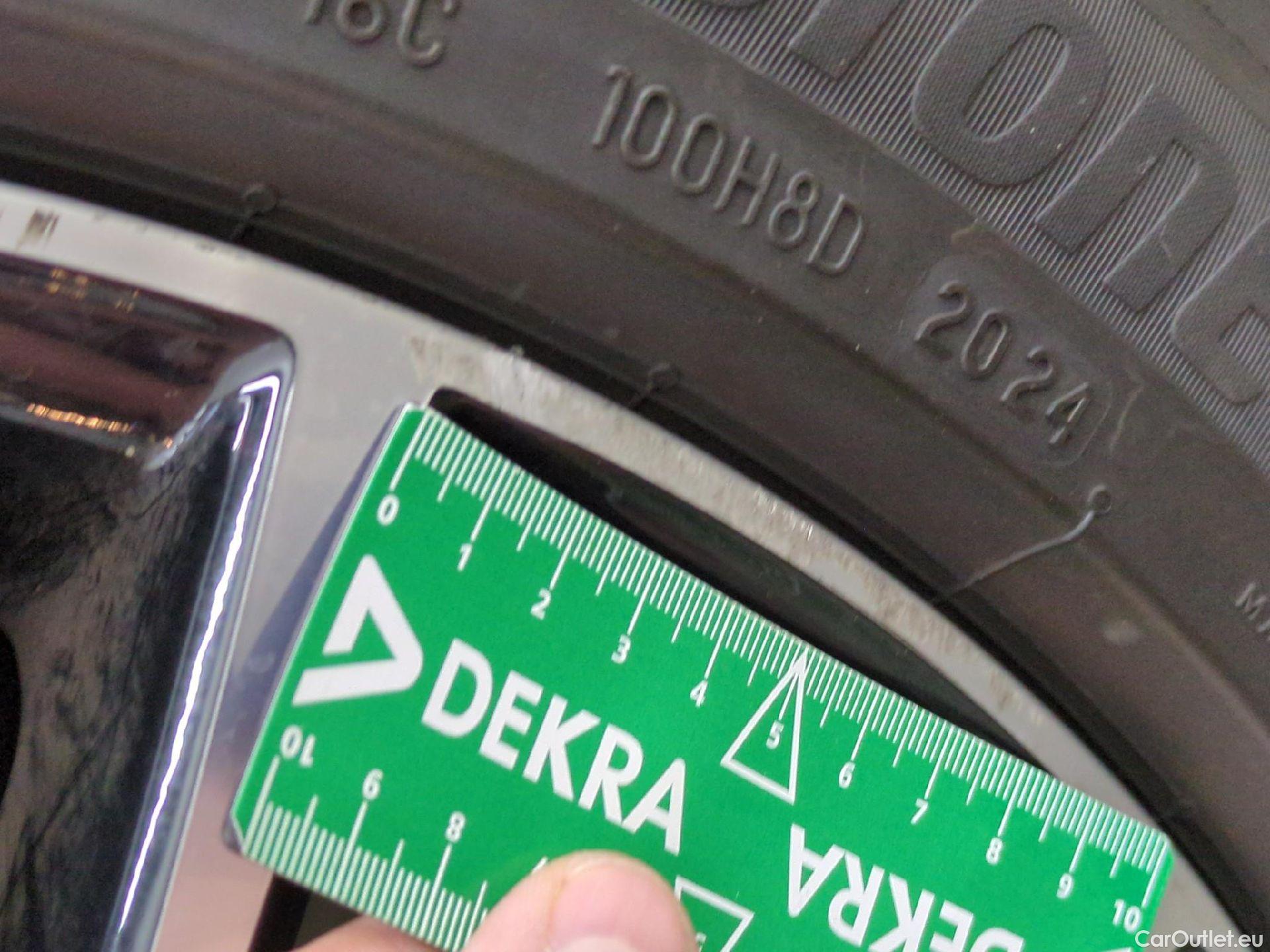  Toyota  C-HR TOYOTA  / 2016 / 5P / SUV 2.0 HYBRIDE 184 DISTINCTIVE #11