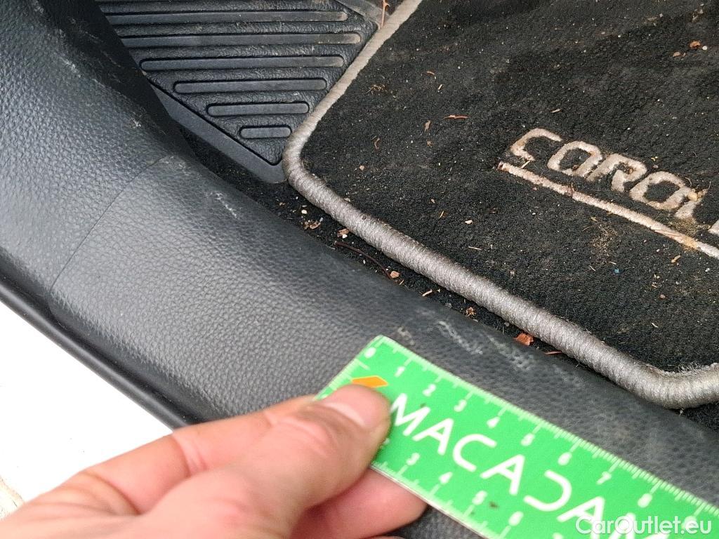  Toyota  Corolla TOYOTA  / 2018 / 5P / Berline Hybride 122h Dynamic Business Stage Acad #17