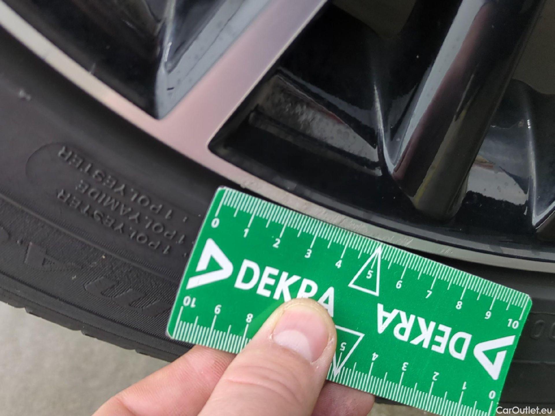  Toyota  C-HR TOYOTA  / 2016 / 5P / SUV 2.0 HYBRIDE 184 DISTINCTIVE #16