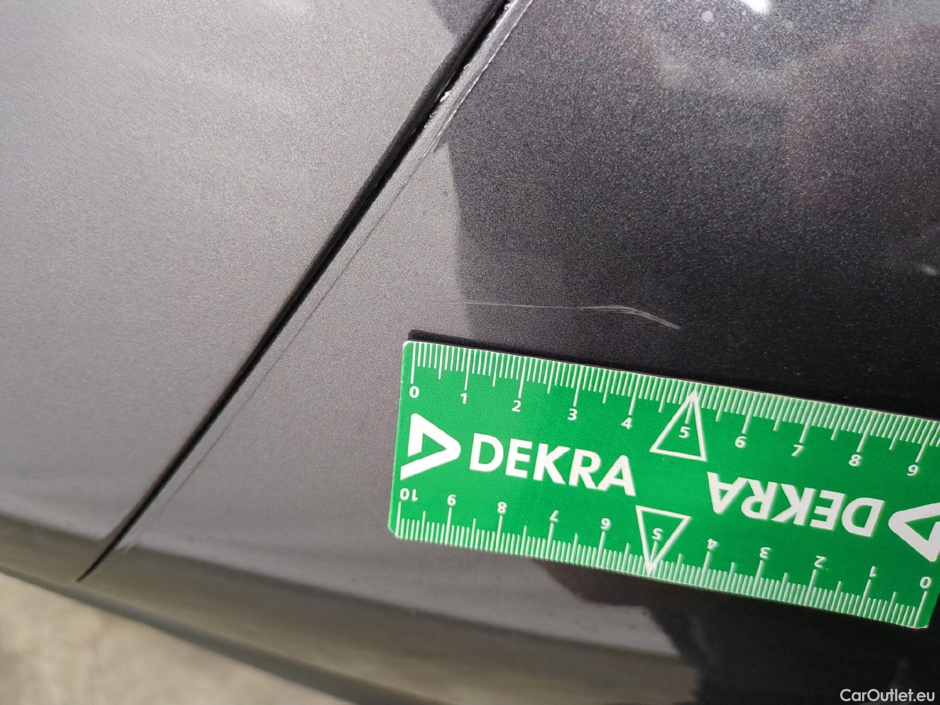  Toyota  C-HR TOYOTA  / 2016 / 5P / SUV 2.0 HYBRIDE 184 DISTINCTIVE #48