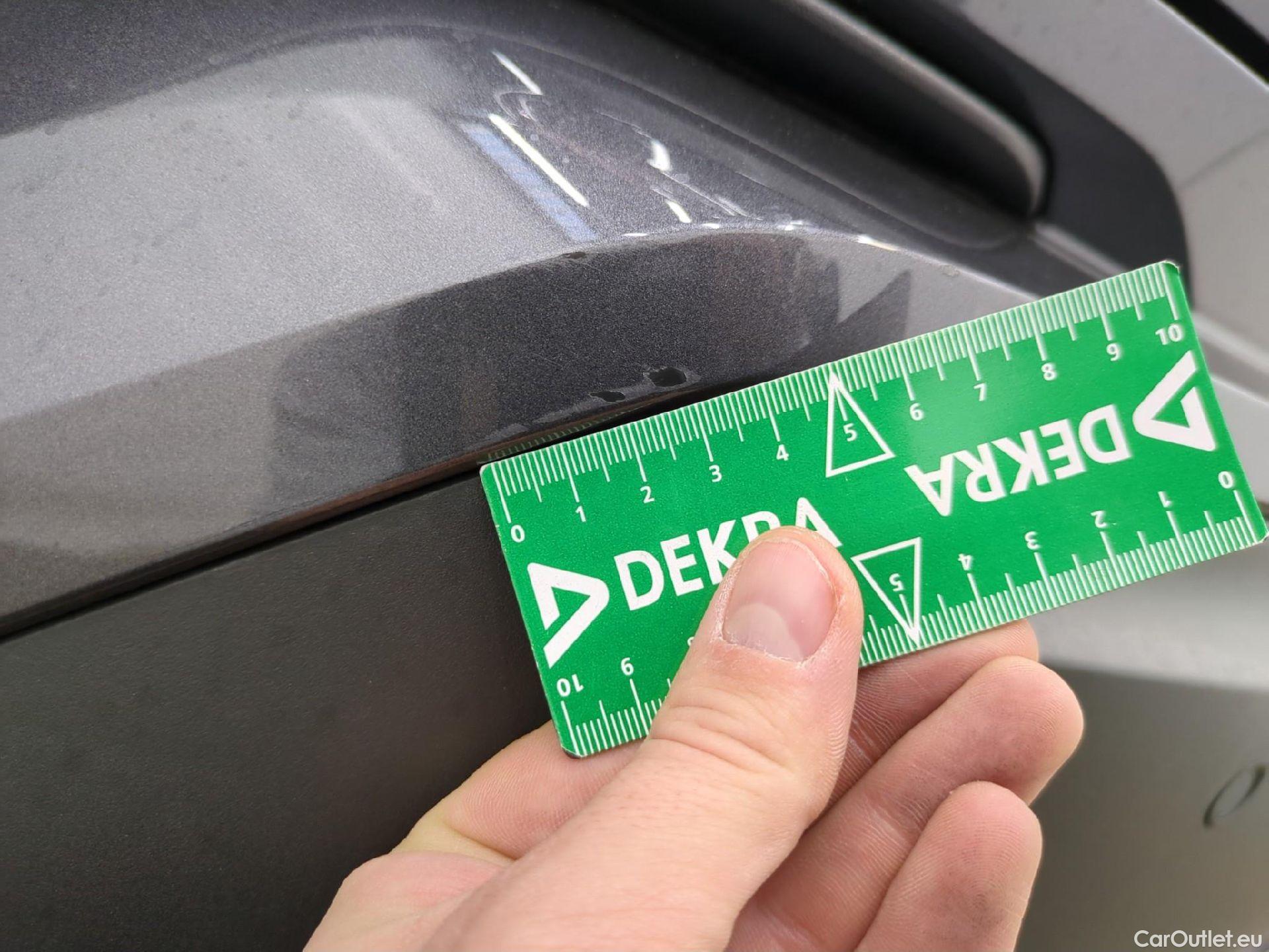  Toyota  C-HR TOYOTA  / 2016 / 5P / SUV 2.0 HYBRIDE 184 DISTINCTIVE #52