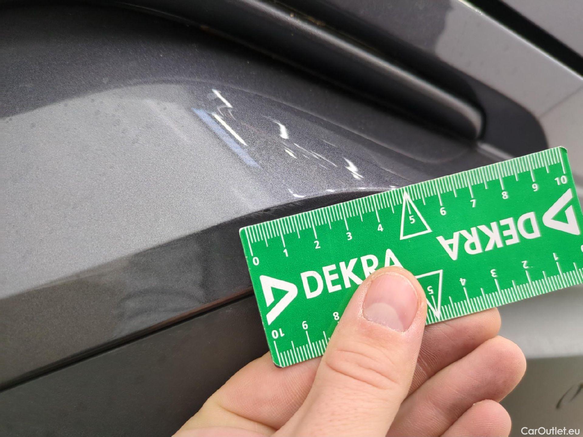  Toyota  C-HR TOYOTA  / 2016 / 5P / SUV 2.0 HYBRIDE 184 DISTINCTIVE #51