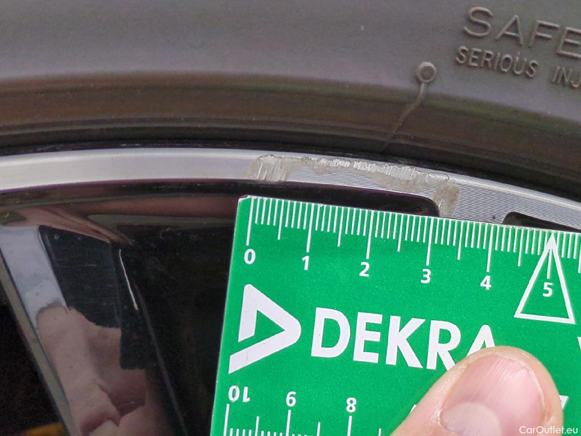  Toyota  C-HR TOYOTA  / 2016 / 5P / SUV 2.0 HYBRIDE 184 DISTINCTIVE #9