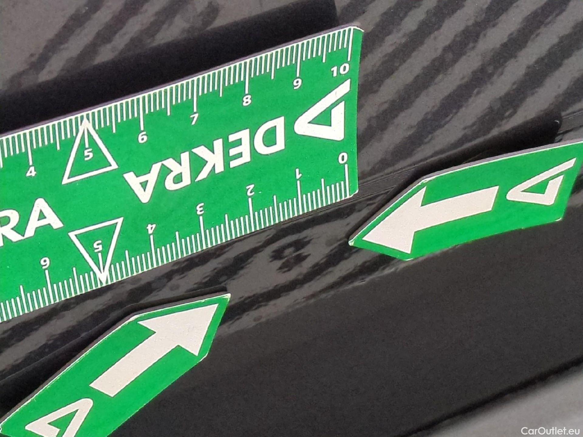  Toyota  C-HR TOYOTA  / 2016 / 5P / SUV 2.0 HYBRIDE 184 DISTINCTIVE #26