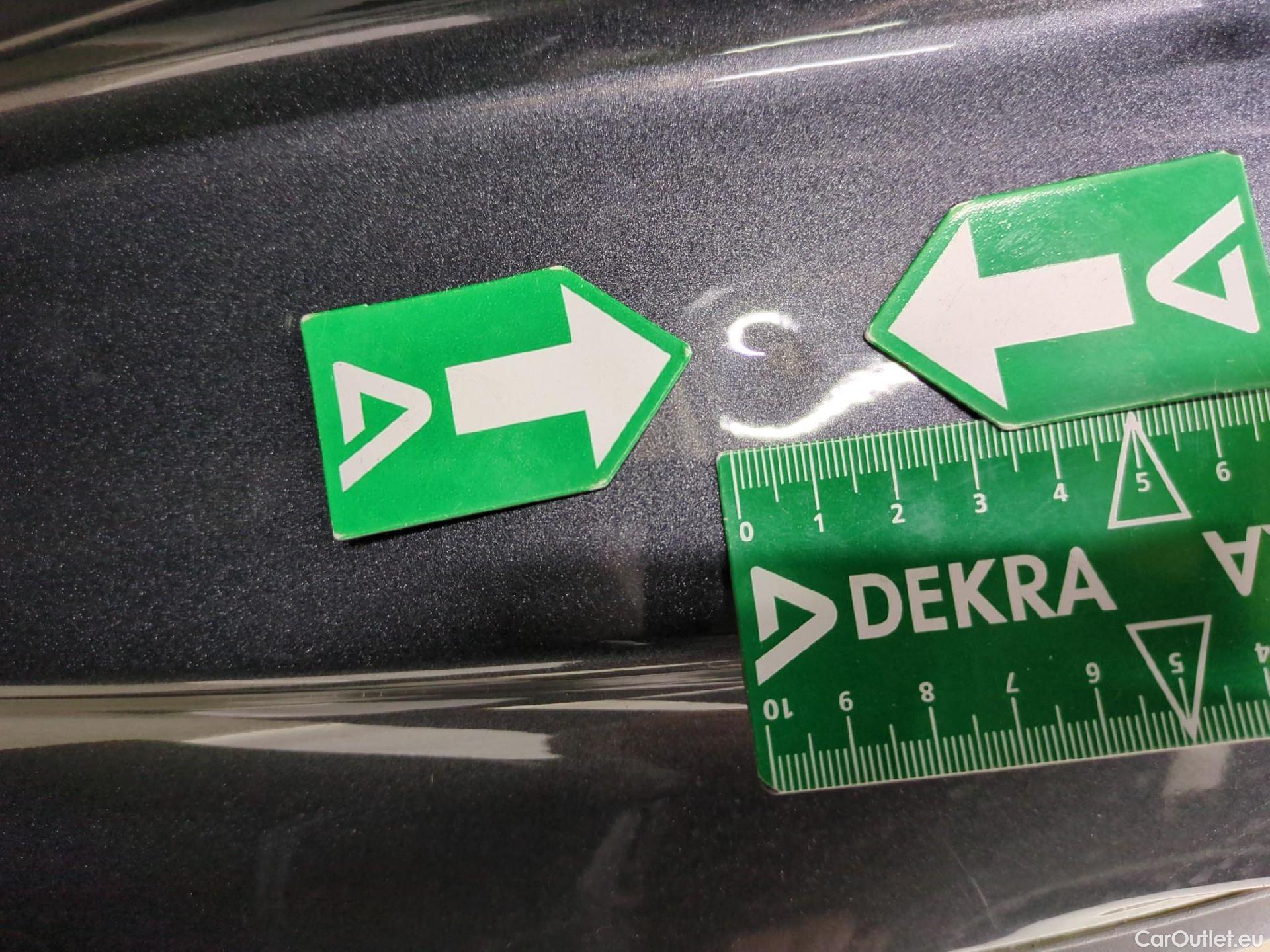  Toyota  C-HR TOYOTA  / 2016 / 5P / SUV 2.0 HYBRIDE 184 DISTINCTIVE #1