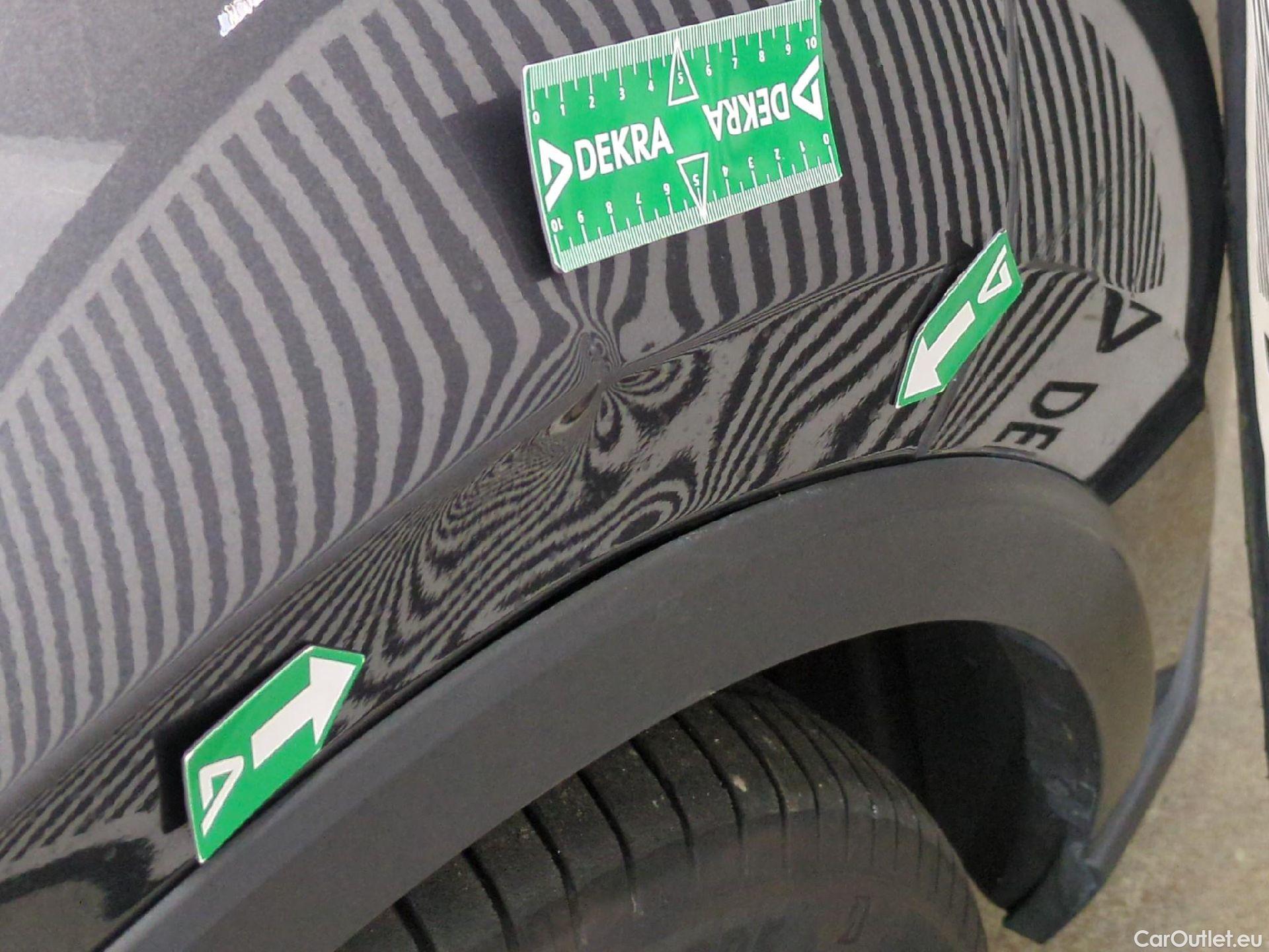  Toyota  C-HR TOYOTA  / 2016 / 5P / SUV 2.0 HYBRIDE 184 DISTINCTIVE #31