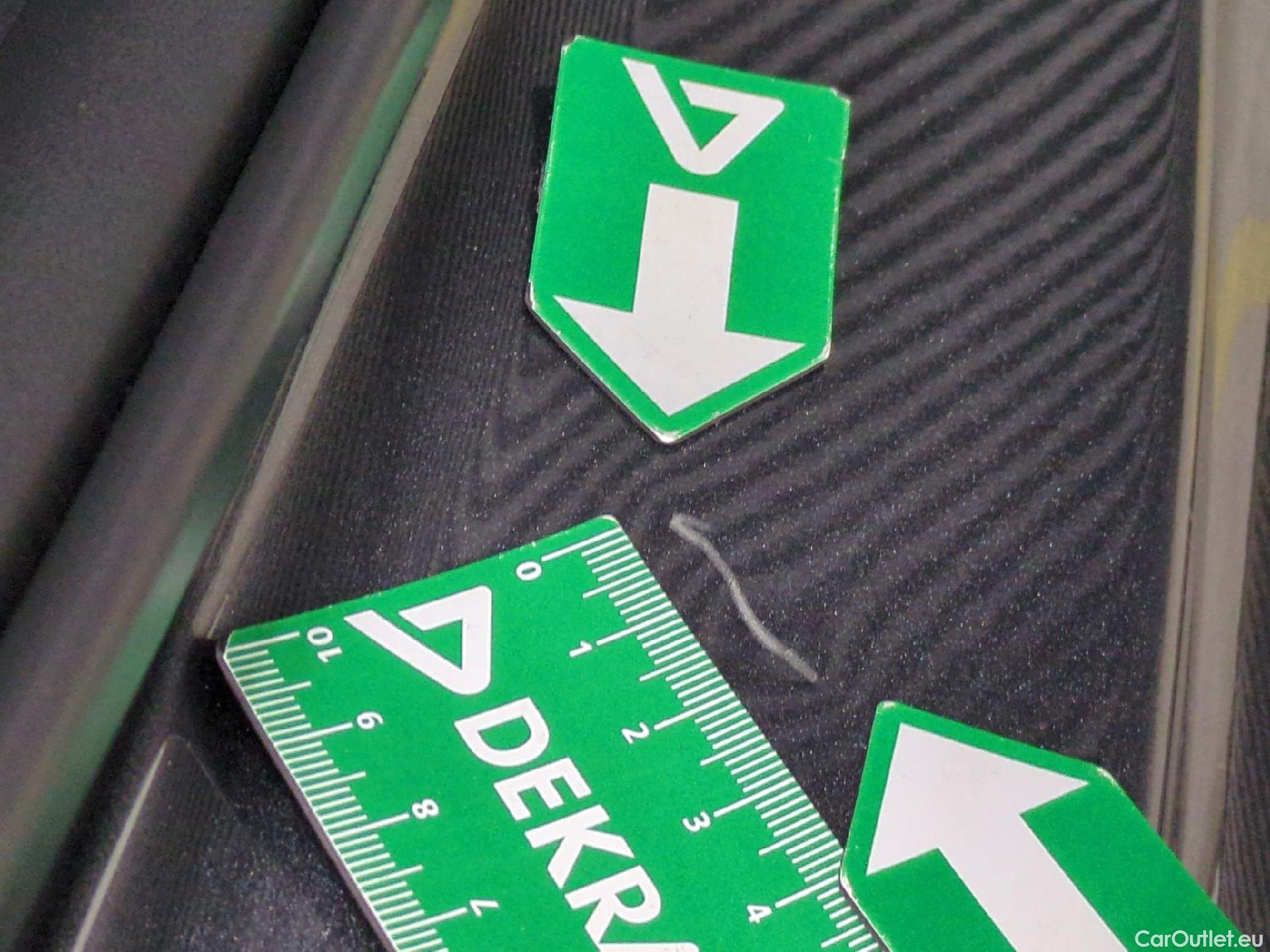  Toyota  C-HR TOYOTA  / 2016 / 5P / SUV 2.0 HYBRIDE 184 DISTINCTIVE #29