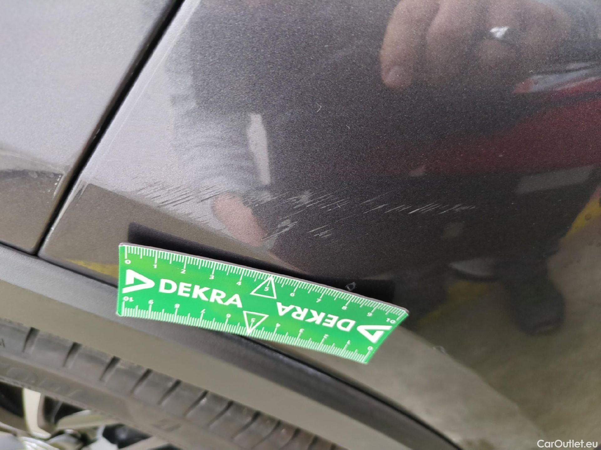  Toyota  C-HR TOYOTA  / 2016 / 5P / SUV 2.0 HYBRIDE 184 DISTINCTIVE #32