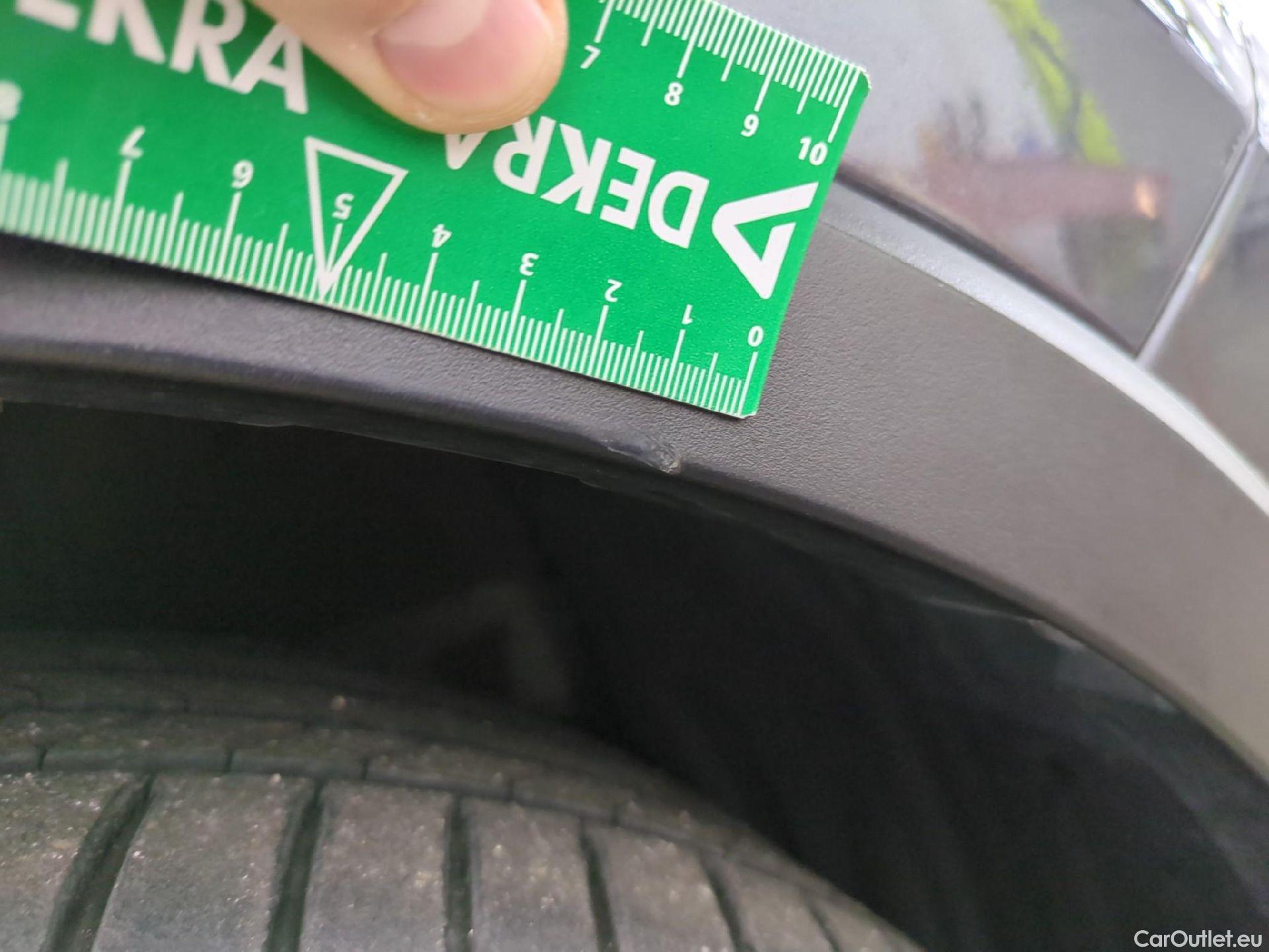  Toyota  C-HR TOYOTA  / 2016 / 5P / SUV 2.0 HYBRIDE 184 DISTINCTIVE #5