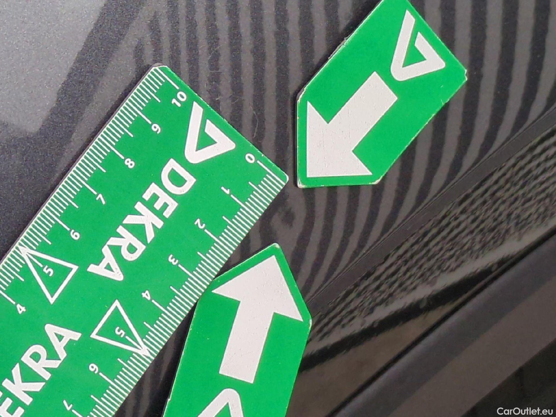  Toyota  C-HR TOYOTA  / 2016 / 5P / SUV 2.0 HYBRIDE 184 DISTINCTIVE #44