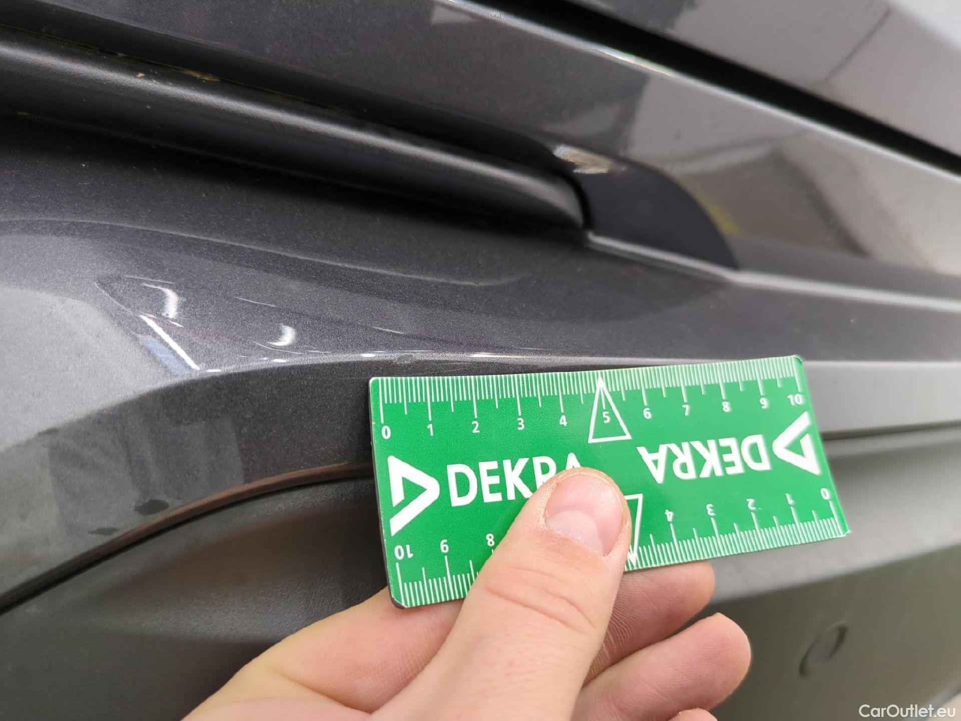  Toyota  C-HR TOYOTA  / 2016 / 5P / SUV 2.0 HYBRIDE 184 DISTINCTIVE #50