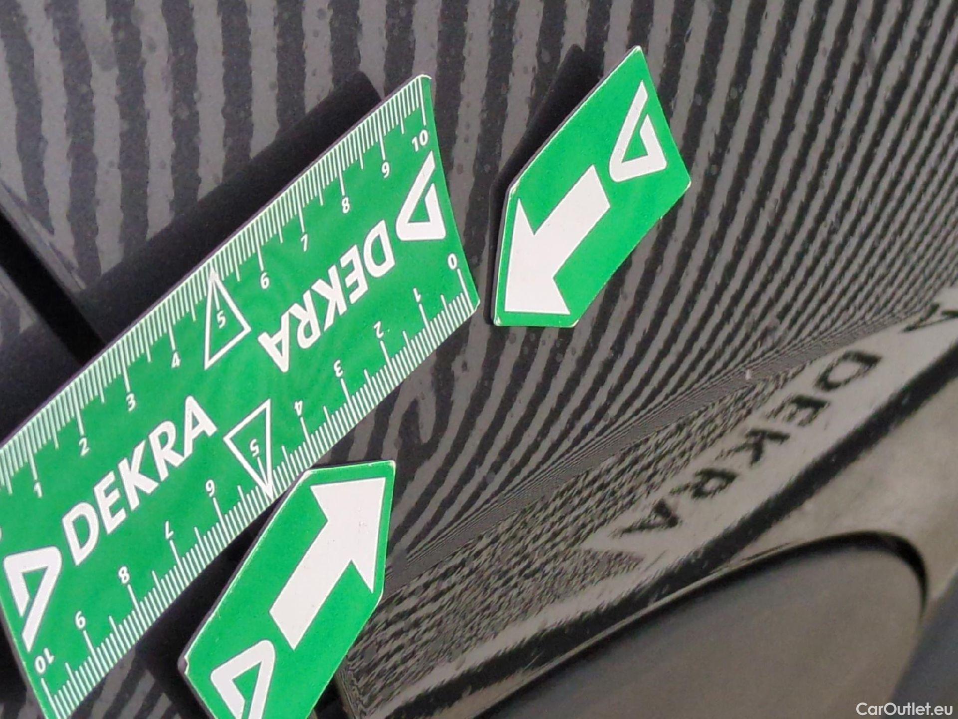  Toyota  C-HR TOYOTA  / 2016 / 5P / SUV 2.0 HYBRIDE 184 DISTINCTIVE #25