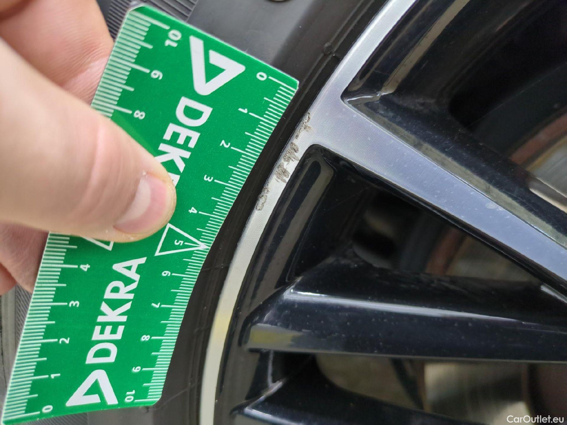  Toyota  C-HR TOYOTA  / 2016 / 5P / SUV 2.0 HYBRIDE 184 DISTINCTIVE #3