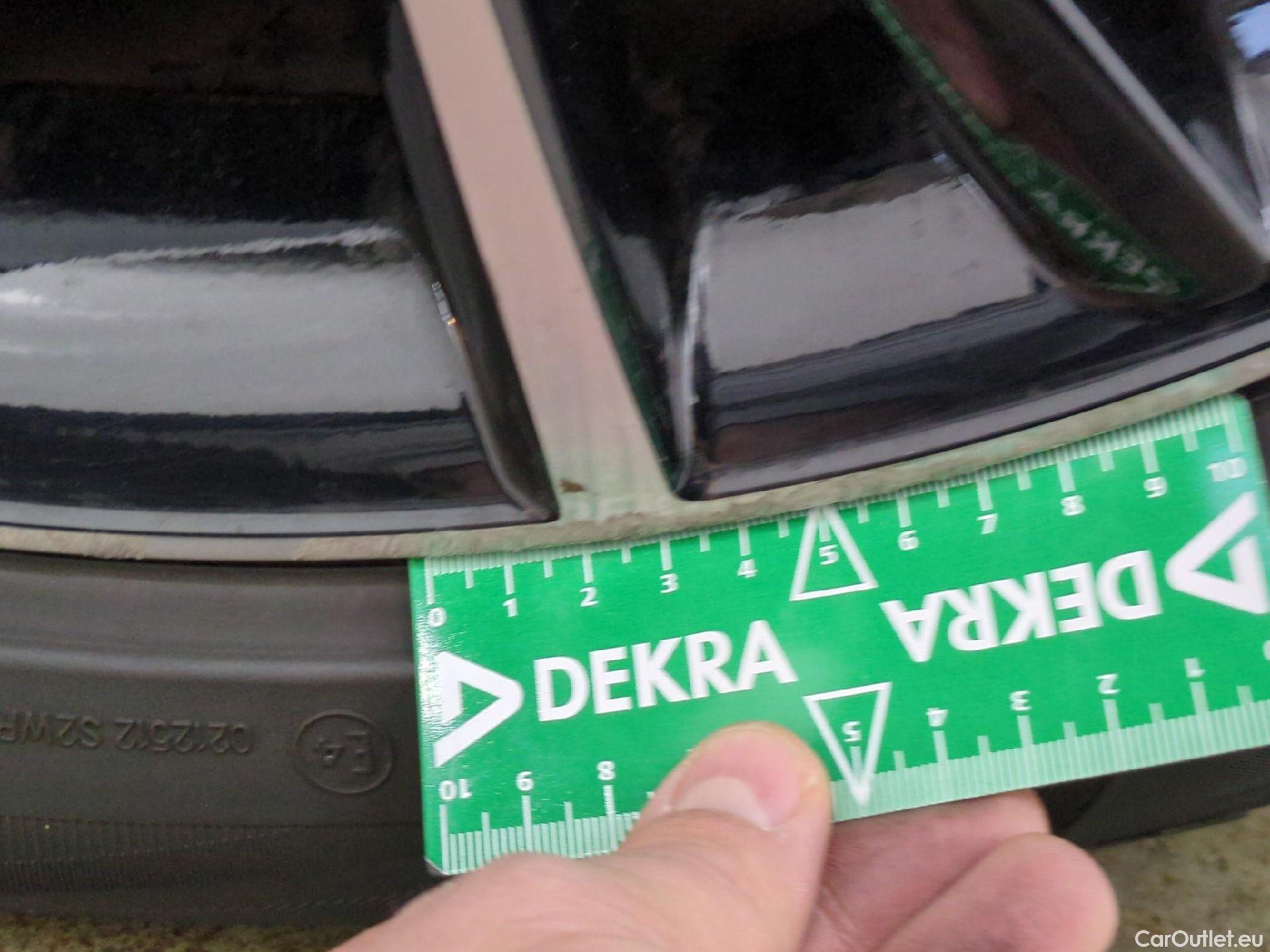  Toyota  C-HR TOYOTA  / 2016 / 5P / SUV 2.0 HYBRIDE 184 DISTINCTIVE #12