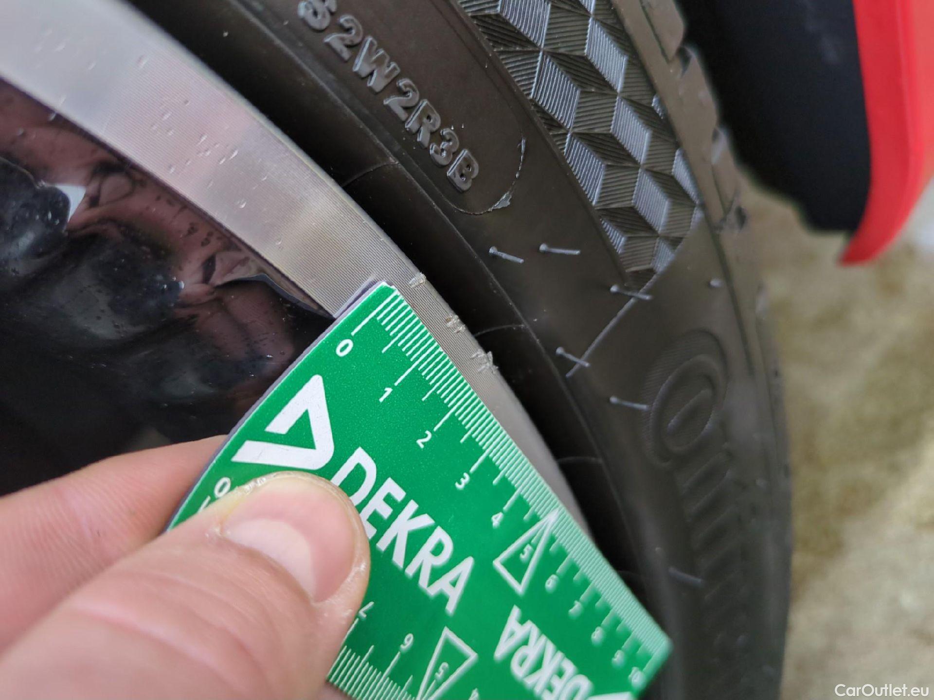  Toyota  Yaris TOYOTA  Hybride / 2019 / 5P / Berline Hybride 116h Première(SP) #1