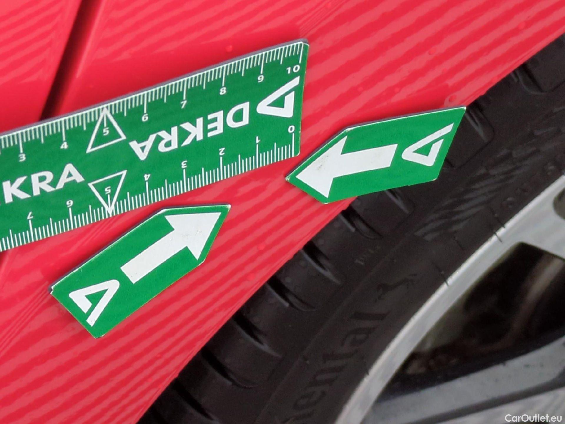  Toyota  Yaris TOYOTA  Hybride / 2019 / 5P / Berline Hybride 116h Première(SP) #6