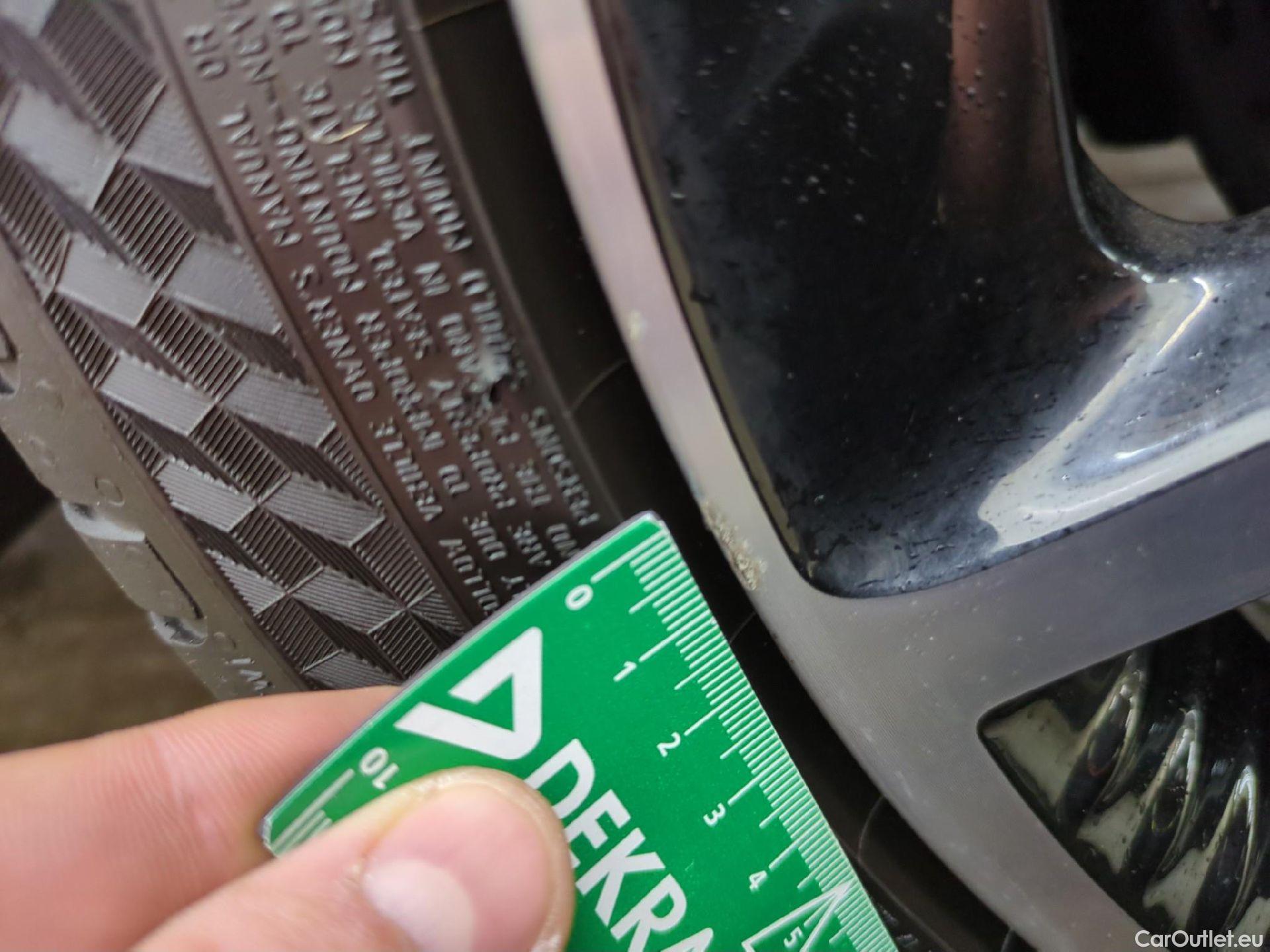  Toyota  Yaris TOYOTA  Hybride / 2019 / 5P / Berline Hybride 116h Première(SP) #2