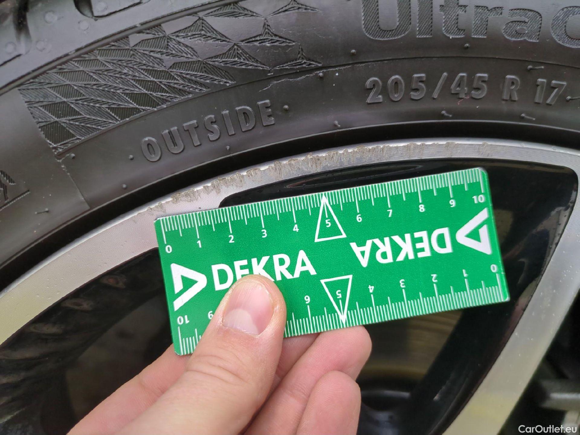  Toyota  Yaris TOYOTA  Hybride / 2019 / 5P / Berline Hybride 116h Première(SP) #3