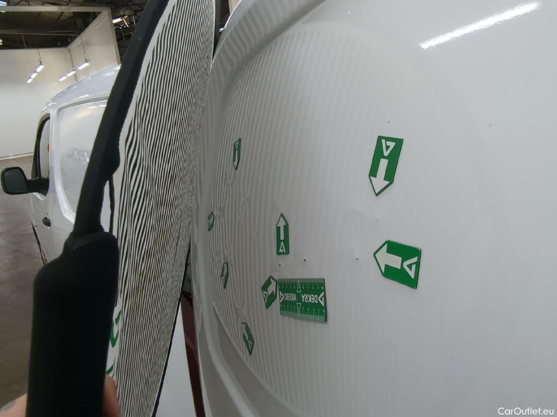  Toyota  Proace  City / 2019 / 4P / Fourgonnette 1.5 Medium 100 D-4D Business / BOITE DE VITESSE NEUVE
 #32