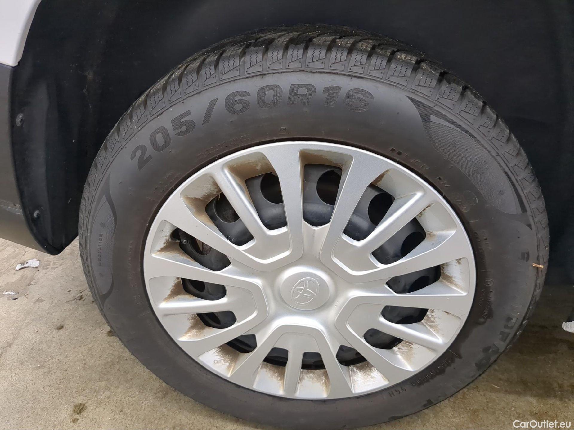  Toyota  Proace  City / 2019 / 4P / Fourgonnette 1.5 Medium 100 D-4D Business / BOITE DE VITESSE NEUVE
 #7