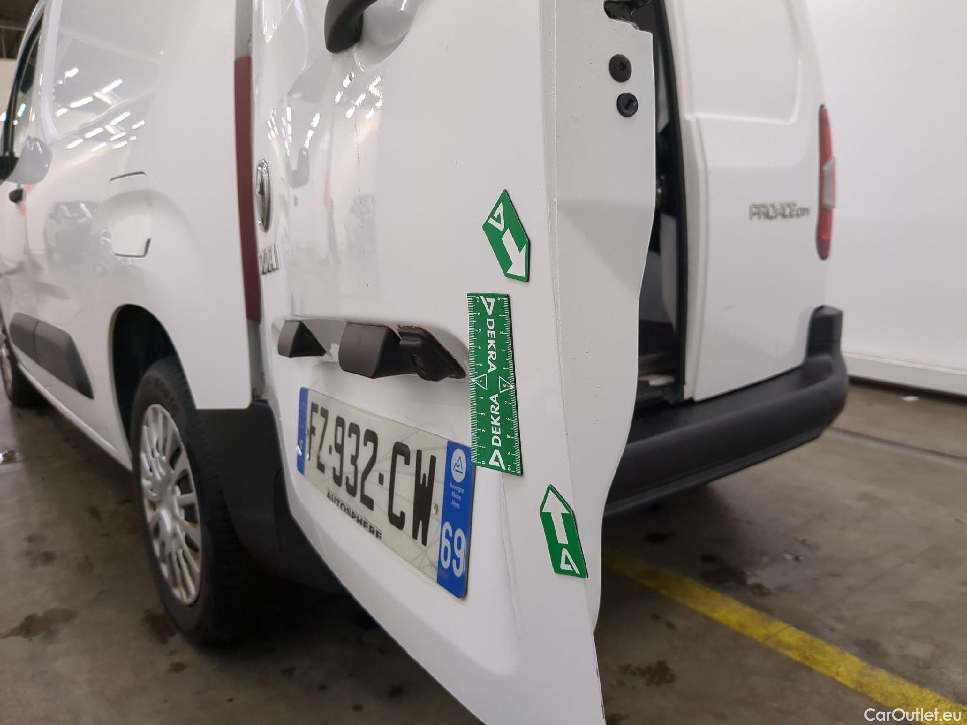  Toyota  Proace  City / 2019 / 4P / Fourgonnette 1.5 Medium 100 D-4D Business / BOITE DE VITESSE NEUVE
 #35