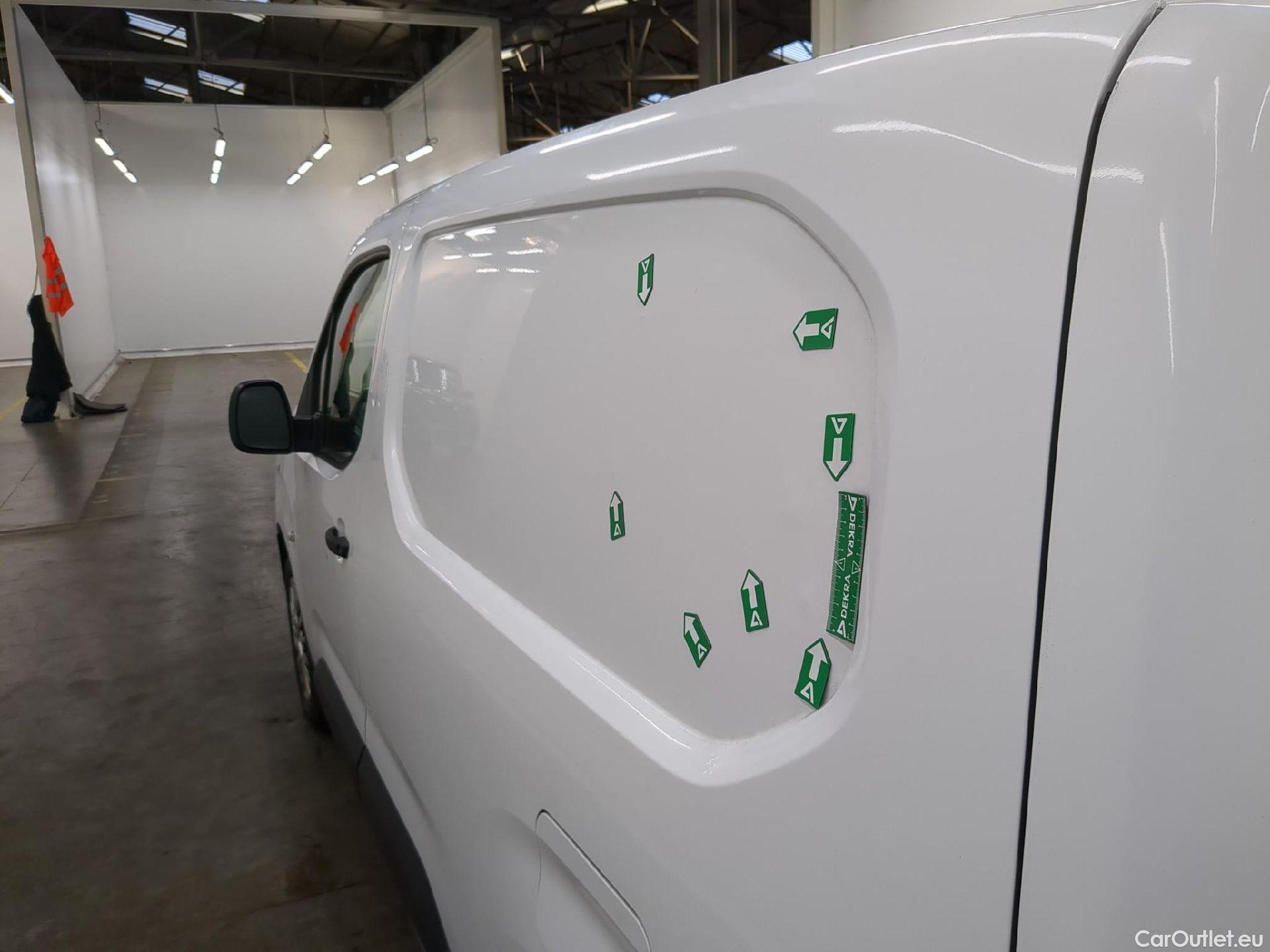  Toyota  Proace  City / 2019 / 4P / Fourgonnette 1.5 Medium 100 D-4D Business / BOITE DE VITESSE NEUVE
 #27