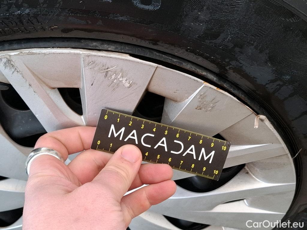  Toyota  Yaris TOYOTA  Hybride / 2019 / 5P / Berline Hybride 116h Dynamic #7