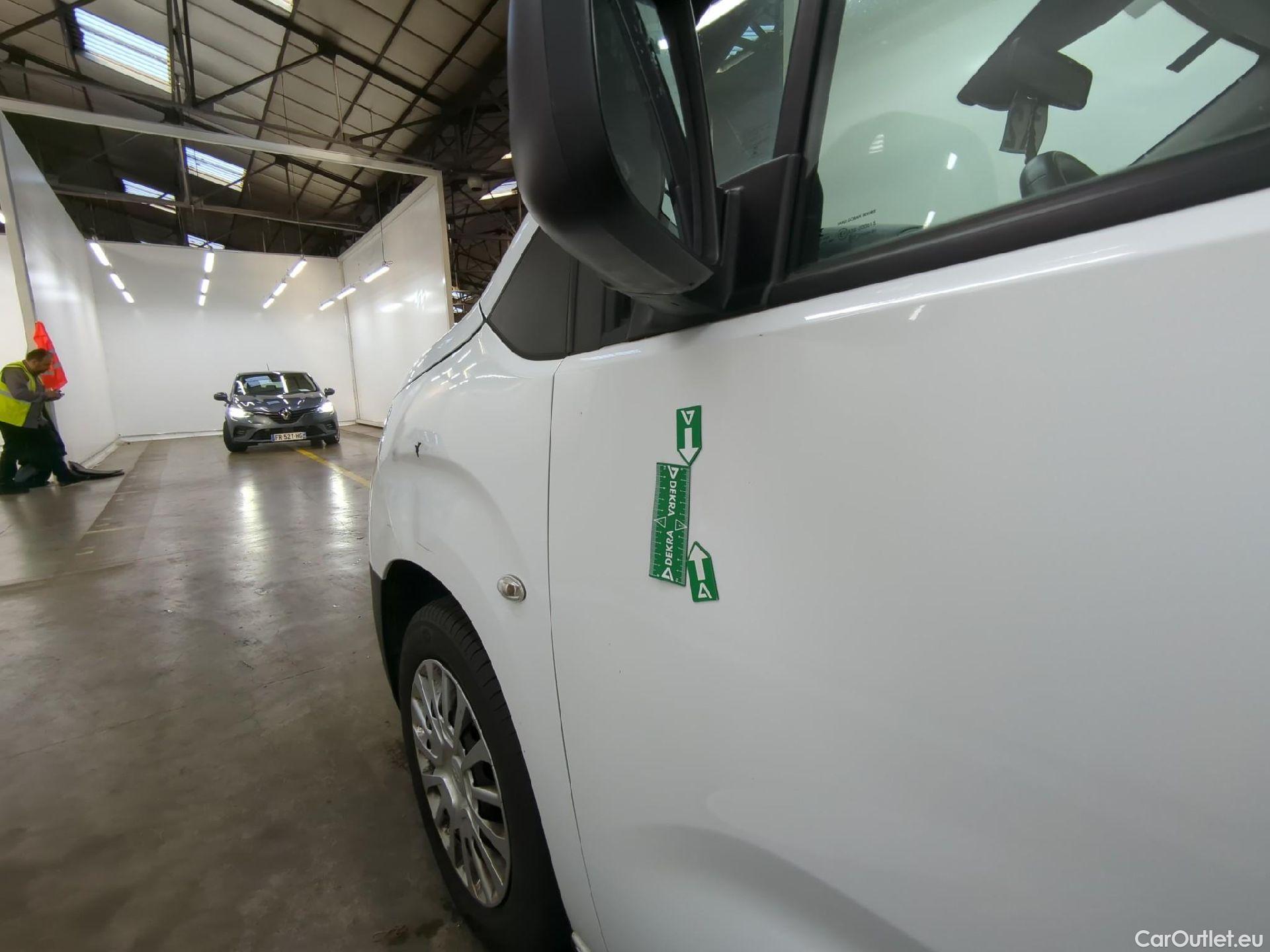  Toyota  Proace  City / 2019 / 4P / Fourgonnette 1.5 Medium 100 D-4D Business / BOITE DE VITESSE NEUVE
 #25