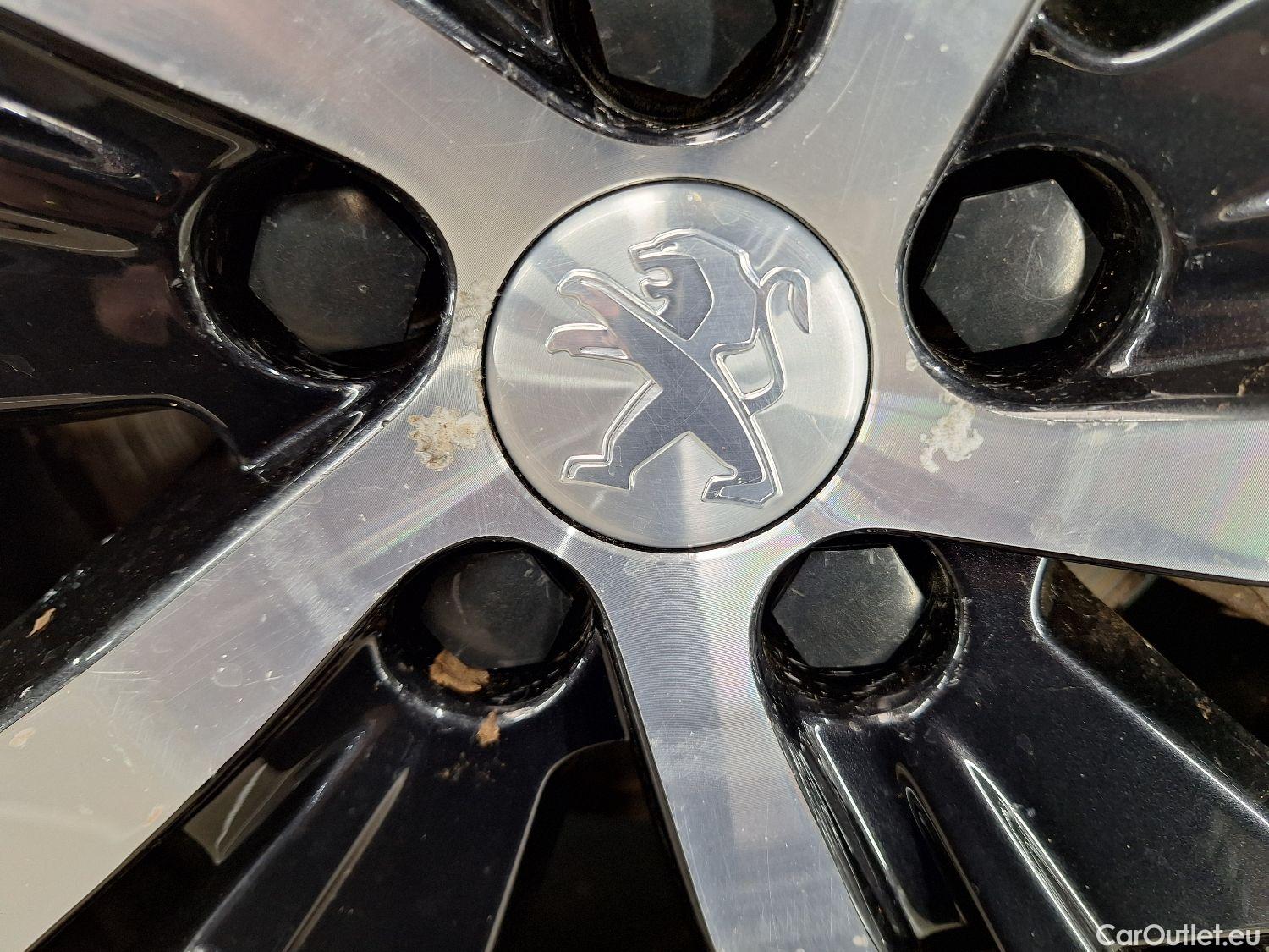  Peugeot  5008 Peugeot,  '16, Peugeot  1.2 PureTech 96kW S&S EAT8 Allure 5d #15